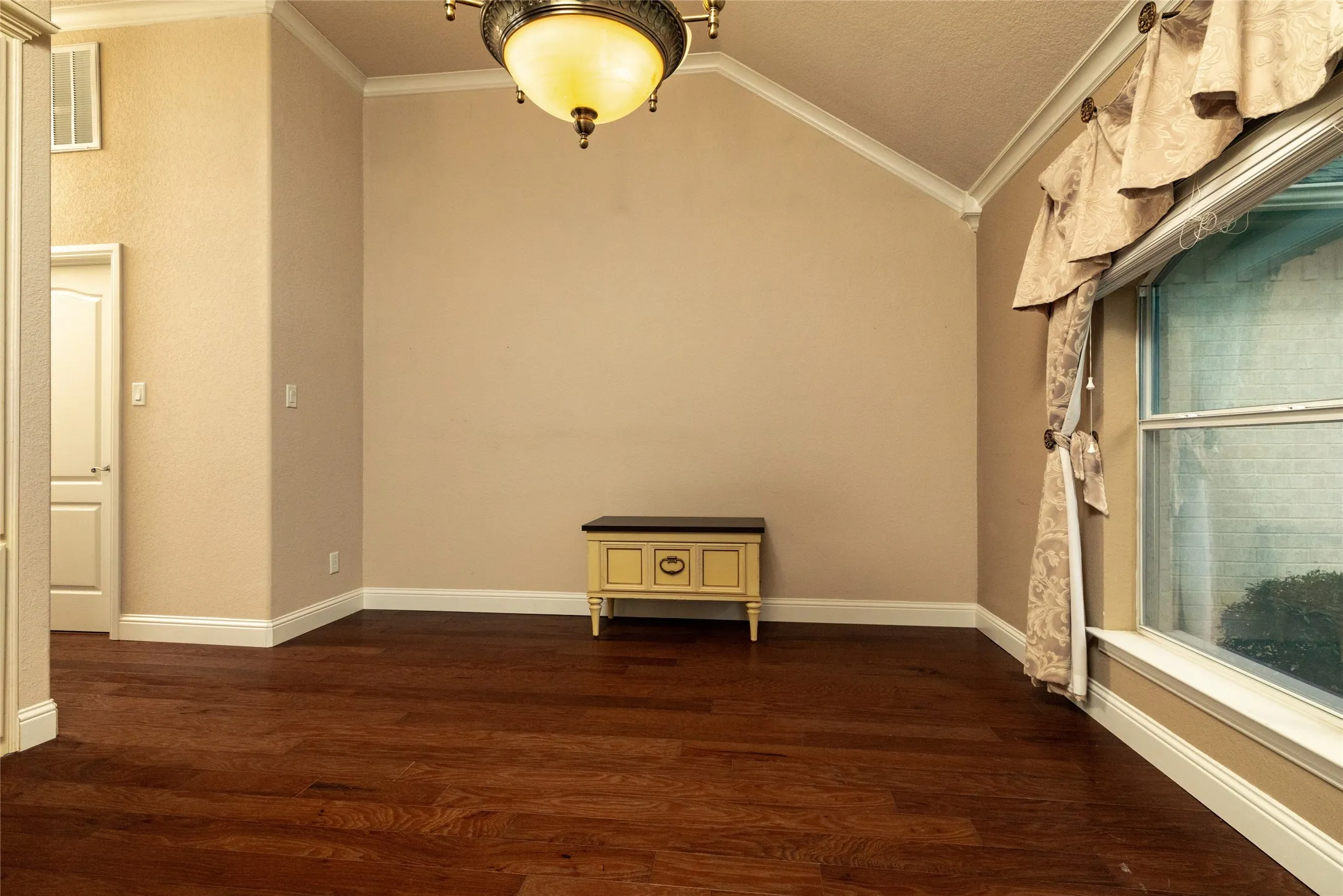 Single Family Residence For Sale in Wise County , 603 Runaway Bay Drive, Runaway Bay, Texas 76426, 3 Bedrooms, 3 Bathrooms, 3 Garage spaces, 2,569 Sqft, built in 2004, Price $425,000, mls#21241732, Real Estate Agent in Runaway Bay, Homes For Sale in Wise county, Homes For Sale in Runaway Bay, Realtor in Runaway Bay Texas, Real Estate Brokerage Independent Realty Texas, Luminita Cordes Realtor