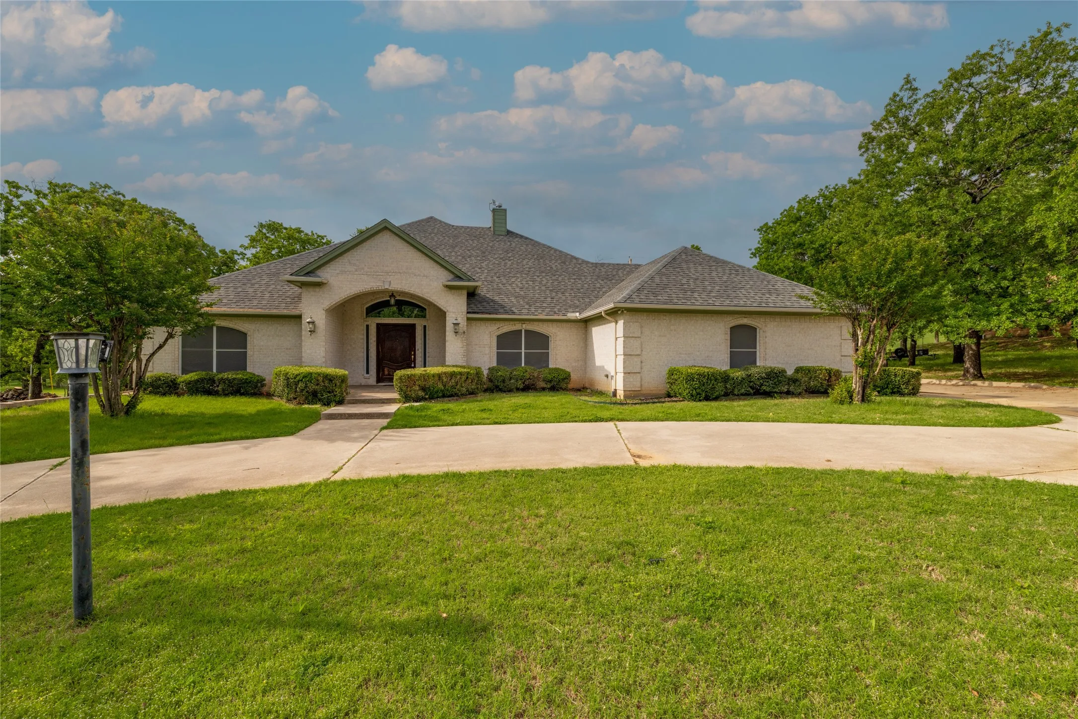 Single Family Residence For Sale in Wise County , 603 Runaway Bay Drive, Runaway Bay, Texas 76426, 3 Bedrooms, 3 Bathrooms, 3 Garage spaces, 2,569 Sqft, built in 2004, Price $425,000, mls#21241732, Real Estate Agent in Runaway Bay, Homes For Sale in Wise county, Homes For Sale in Runaway Bay, Realtor in Runaway Bay Texas, Real Estate Brokerage Independent Realty Texas, Luminita Cordes Realtor