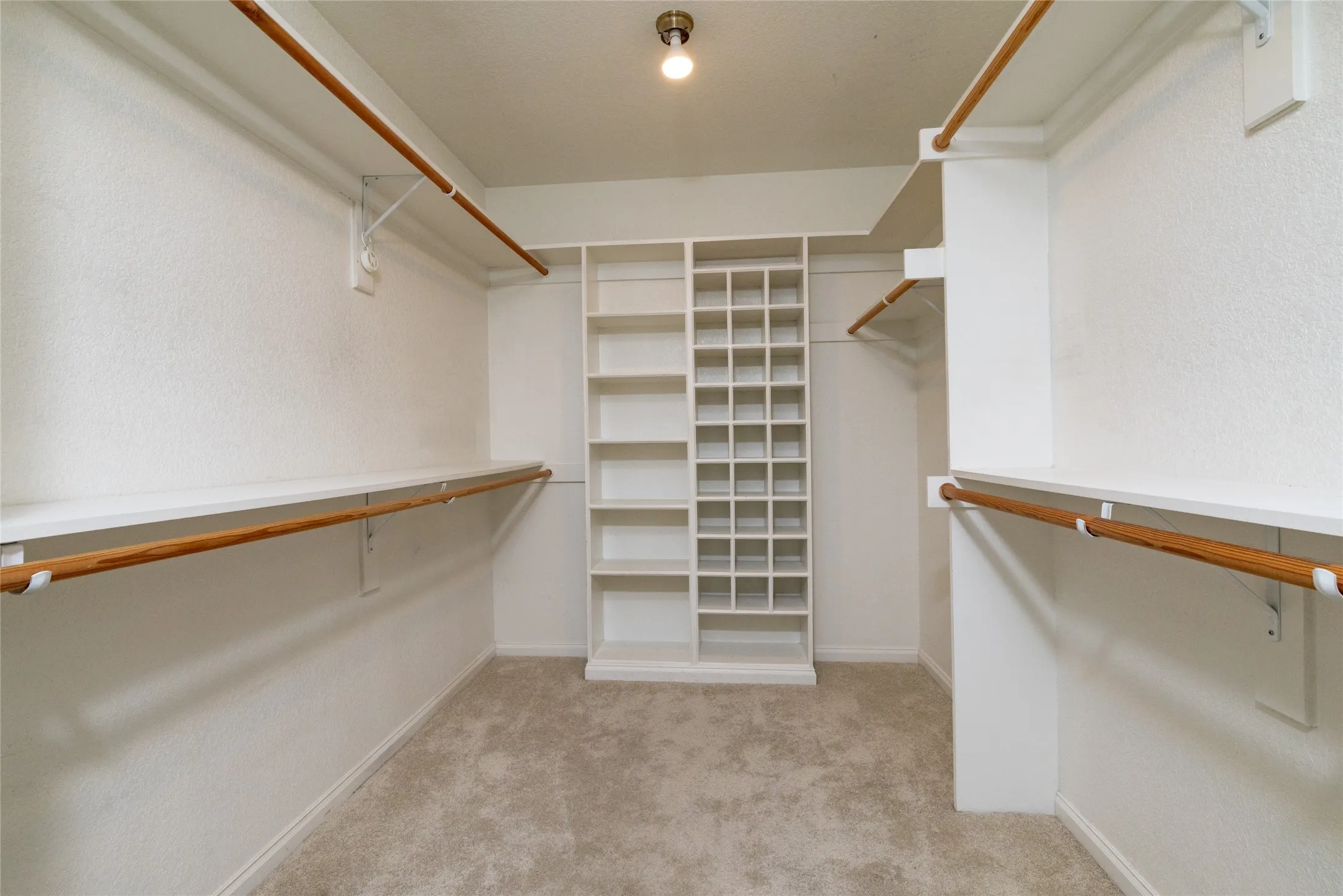 Single Family Residence For Sale in Wise County , 603 Runaway Bay Drive, Runaway Bay, Texas 76426, 3 Bedrooms, 3 Bathrooms, 3 Garage spaces, 2,569 Sqft, built in 2004, Price $425,000, mls#21241732, Real Estate Agent in Runaway Bay, Homes For Sale in Wise county, Homes For Sale in Runaway Bay, Realtor in Runaway Bay Texas, Real Estate Brokerage Independent Realty Texas, Luminita Cordes Realtor