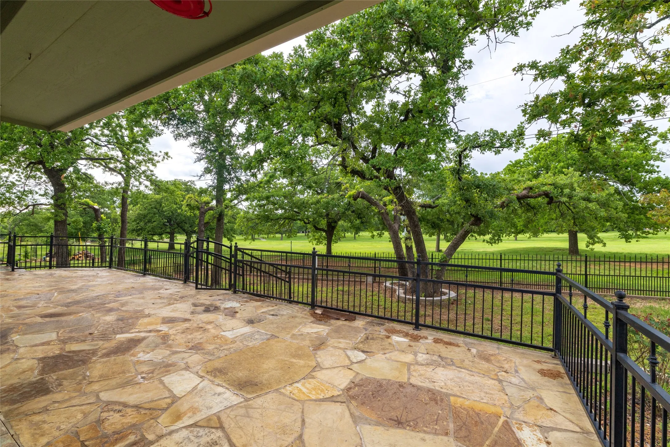 Single Family Residence For Sale in Wise County , 603 Runaway Bay Drive, Runaway Bay, Texas 76426, 3 Bedrooms, 3 Bathrooms, 3 Garage spaces, 2,569 Sqft, built in 2004, Price $425,000, mls#21241732, Real Estate Agent in Runaway Bay, Homes For Sale in Wise county, Homes For Sale in Runaway Bay, Realtor in Runaway Bay Texas, Real Estate Brokerage Independent Realty Texas, Luminita Cordes Realtor