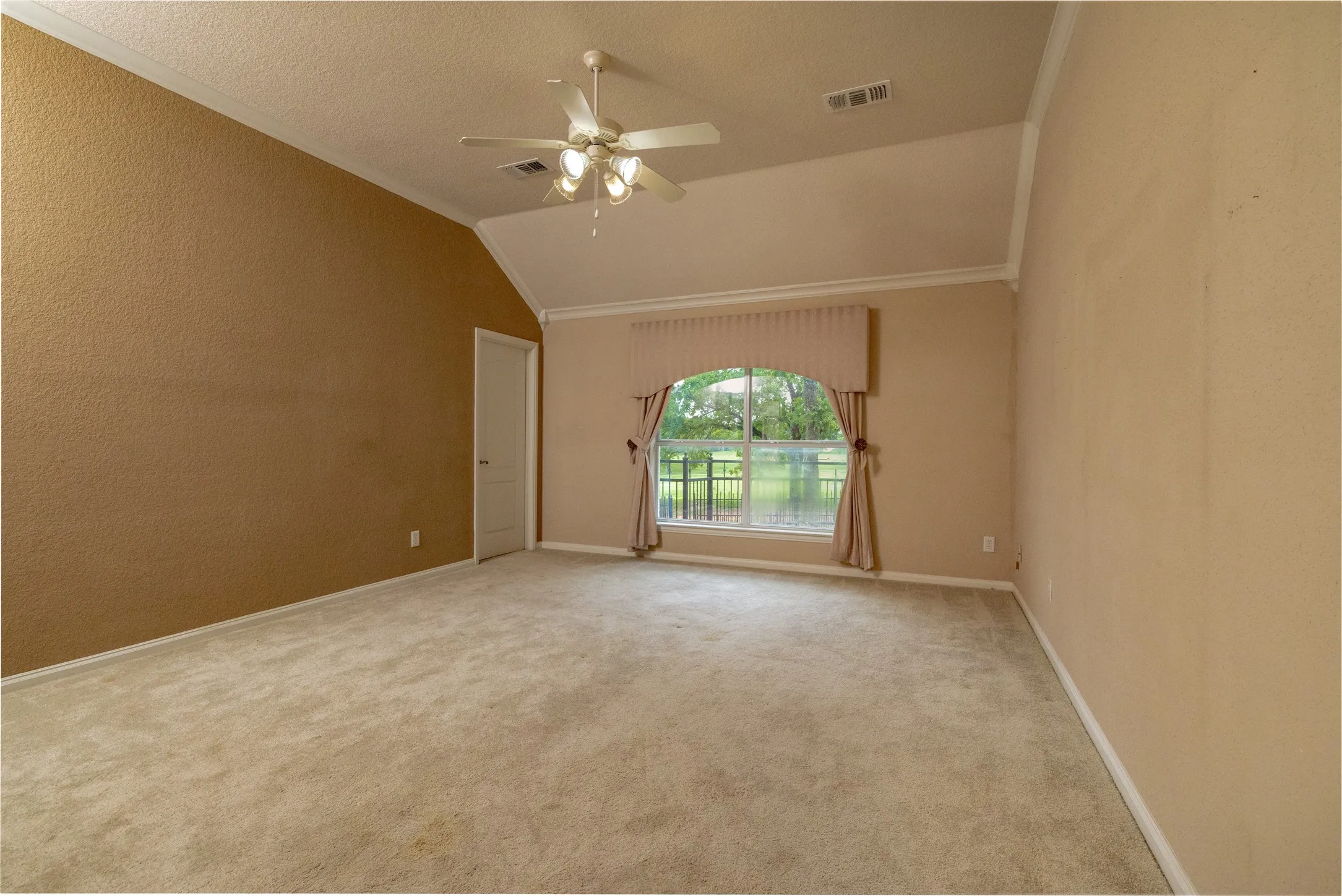 Single Family Residence For Sale in Wise County , 603 Runaway Bay Drive, Runaway Bay, Texas 76426, 3 Bedrooms, 3 Bathrooms, 3 Garage spaces, 2,569 Sqft, built in 2004, Price $425,000, mls#21241732, Real Estate Agent in Runaway Bay, Homes For Sale in Wise county, Homes For Sale in Runaway Bay, Realtor in Runaway Bay Texas, Real Estate Brokerage Independent Realty Texas, Luminita Cordes Realtor
