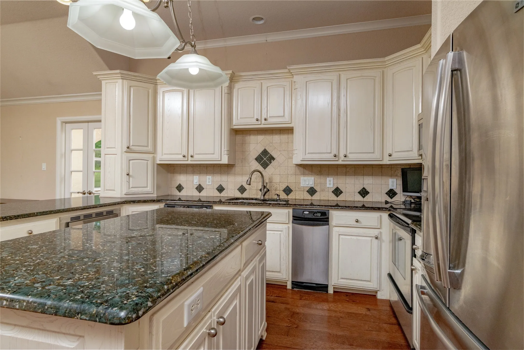 Single Family Residence For Sale in Wise County , 603 Runaway Bay Drive, Runaway Bay, Texas 76426, 3 Bedrooms, 3 Bathrooms, 3 Garage spaces, 2,569 Sqft, built in 2004, Price $425,000, mls#21241732, Real Estate Agent in Runaway Bay, Homes For Sale in Wise county, Homes For Sale in Runaway Bay, Realtor in Runaway Bay Texas, Real Estate Brokerage Independent Realty Texas, Luminita Cordes Realtor