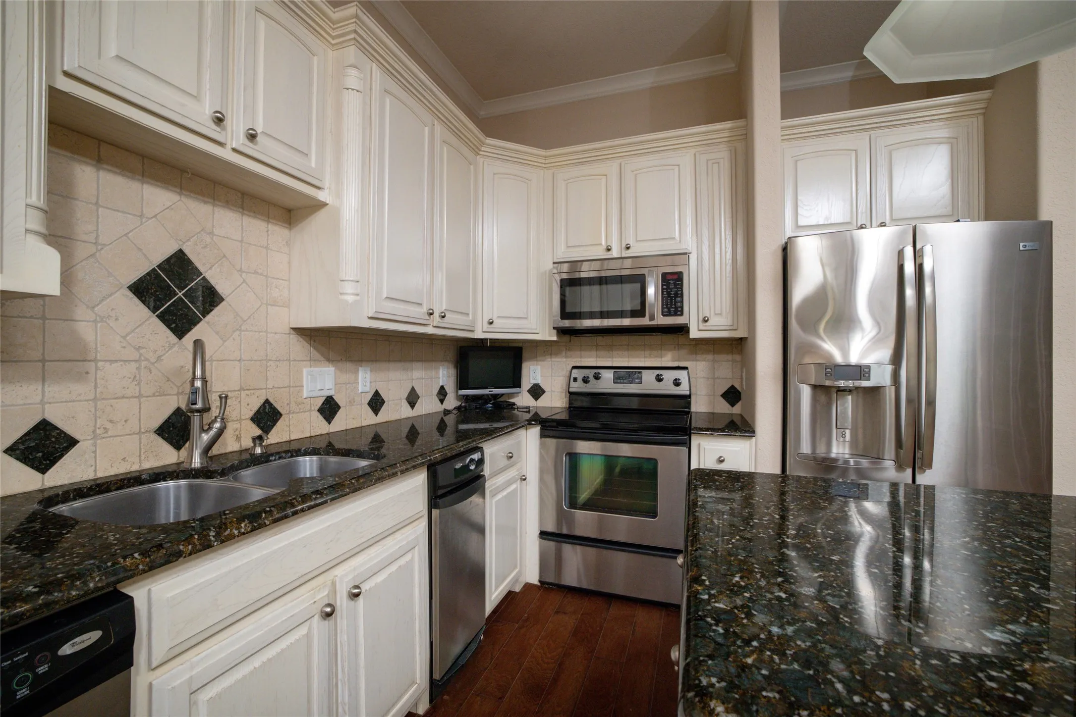 Single Family Residence For Sale in Wise County , 603 Runaway Bay Drive, Runaway Bay, Texas 76426, 3 Bedrooms, 3 Bathrooms, 3 Garage spaces, 2,569 Sqft, built in 2004, Price $425,000, mls#21241732, Real Estate Agent in Runaway Bay, Homes For Sale in Wise county, Homes For Sale in Runaway Bay, Realtor in Runaway Bay Texas, Real Estate Brokerage Independent Realty Texas, Luminita Cordes Realtor