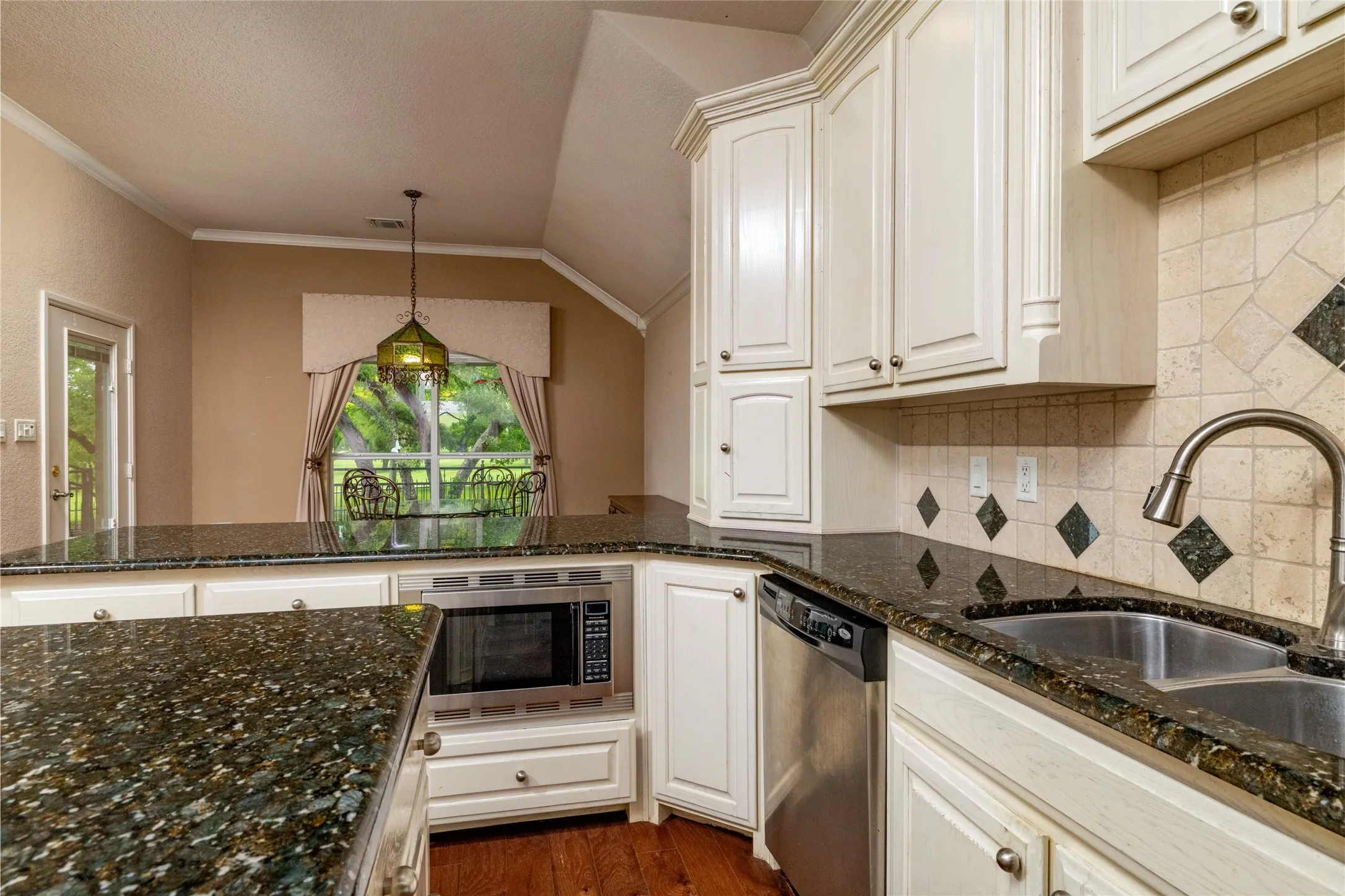 Single Family Residence For Sale in Wise County , 603 Runaway Bay Drive, Runaway Bay, Texas 76426, 3 Bedrooms, 3 Bathrooms, 3 Garage spaces, 2,569 Sqft, built in 2004, Price $425,000, mls#21241732, Real Estate Agent in Runaway Bay, Homes For Sale in Wise county, Homes For Sale in Runaway Bay, Realtor in Runaway Bay Texas, Real Estate Brokerage Independent Realty Texas, Luminita Cordes Realtor