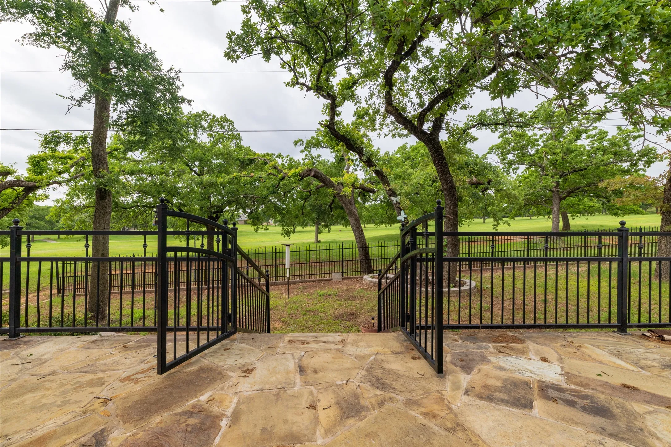 Single Family Residence For Sale in Wise County , 603 Runaway Bay Drive, Runaway Bay, Texas 76426, 3 Bedrooms, 3 Bathrooms, 3 Garage spaces, 2,569 Sqft, built in 2004, Price $425,000, mls#21241732, Real Estate Agent in Runaway Bay, Homes For Sale in Wise county, Homes For Sale in Runaway Bay, Realtor in Runaway Bay Texas, Real Estate Brokerage Independent Realty Texas, Luminita Cordes Realtor