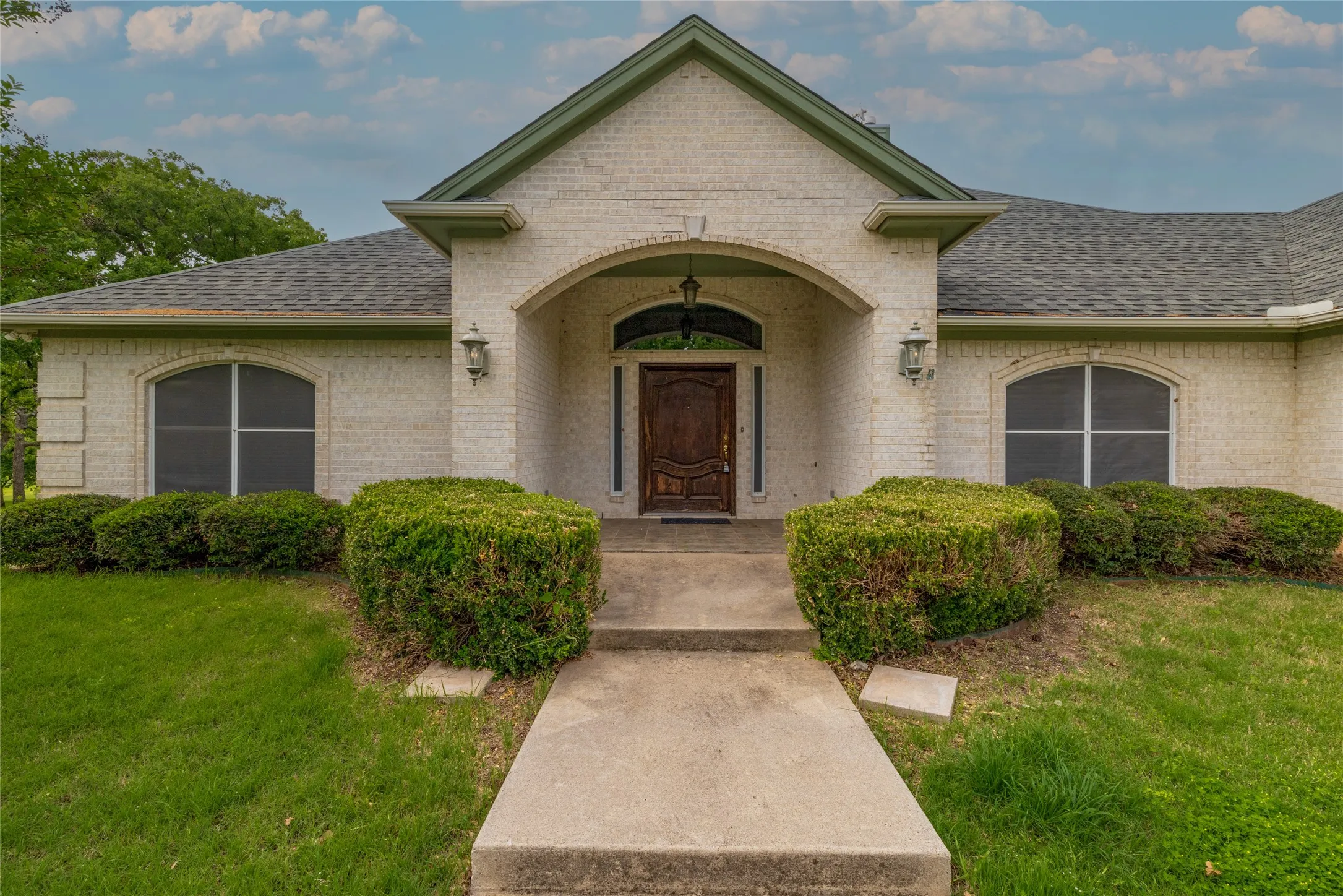 Single Family Residence For Sale in Wise County , 603 Runaway Bay Drive, Runaway Bay, Texas 76426, 3 Bedrooms, 3 Bathrooms, 3 Garage spaces, 2,569 Sqft, built in 2004, Price $425,000, mls#21241732, Real Estate Agent in Runaway Bay, Homes For Sale in Wise county, Homes For Sale in Runaway Bay, Realtor in Runaway Bay Texas, Real Estate Brokerage Independent Realty Texas, Luminita Cordes Realtor