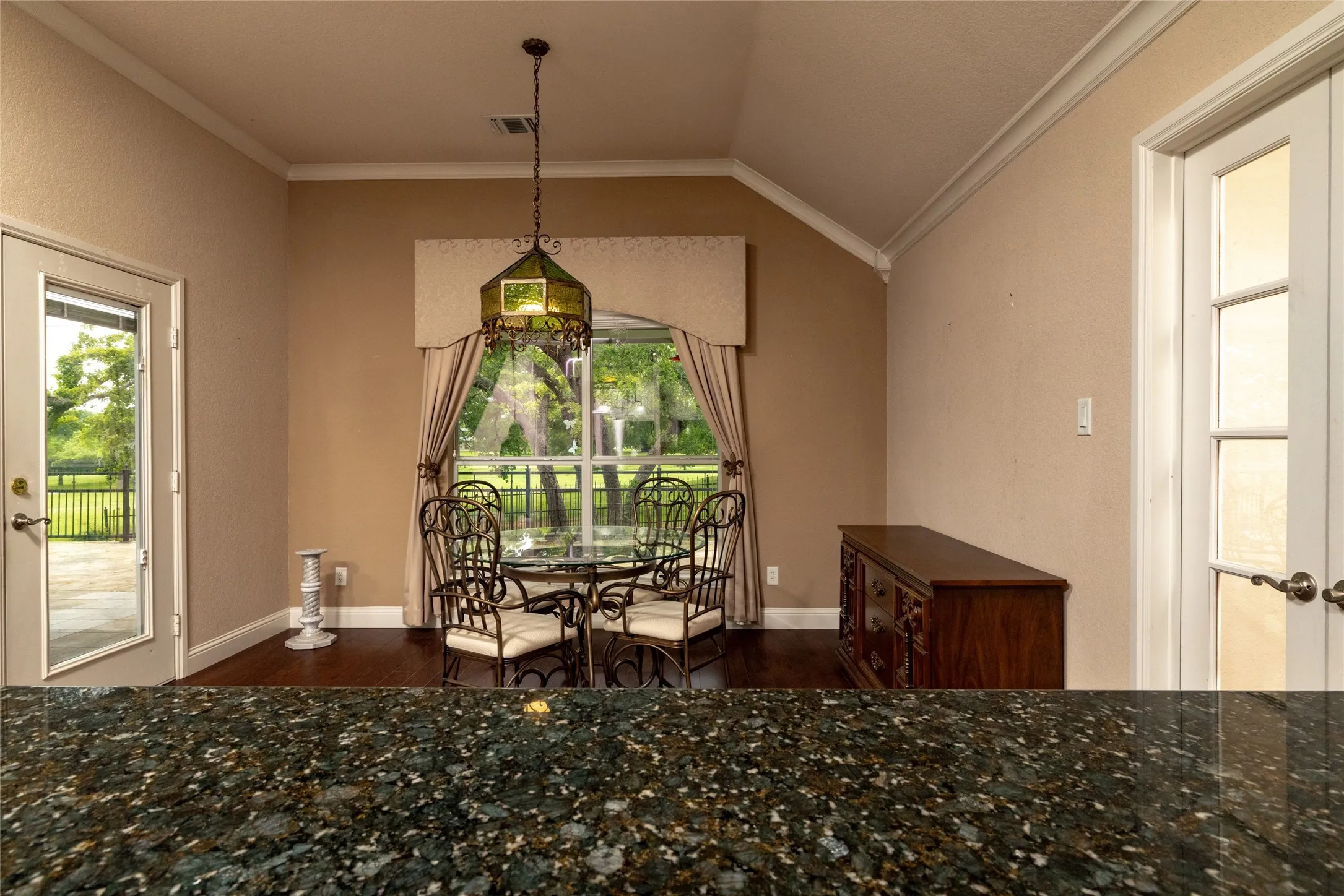 Single Family Residence For Sale in Wise County , 603 Runaway Bay Drive, Runaway Bay, Texas 76426, 3 Bedrooms, 3 Bathrooms, 3 Garage spaces, 2,569 Sqft, built in 2004, Price $425,000, mls#21241732, Real Estate Agent in Runaway Bay, Homes For Sale in Wise county, Homes For Sale in Runaway Bay, Realtor in Runaway Bay Texas, Real Estate Brokerage Independent Realty Texas, Luminita Cordes Realtor