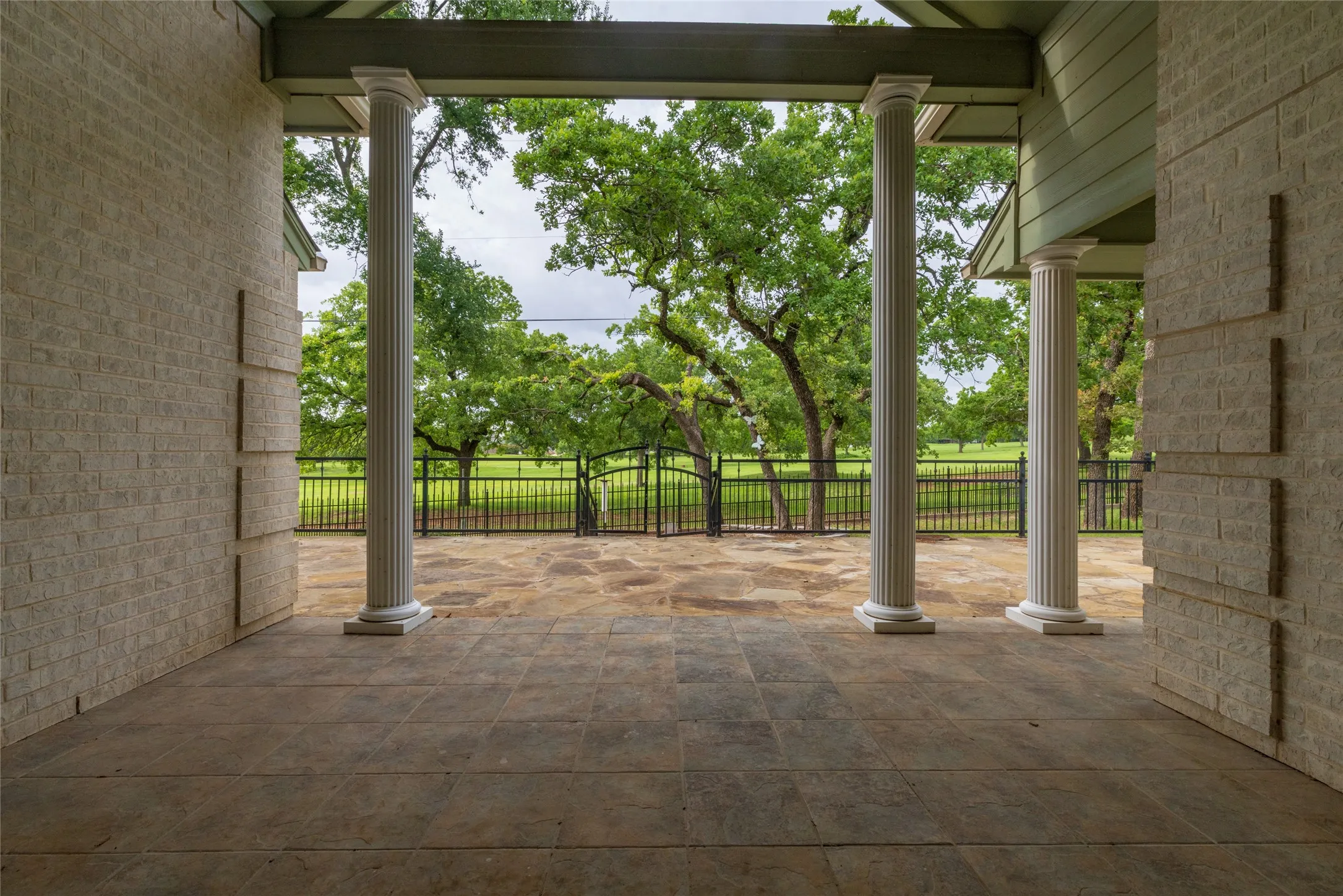 Single Family Residence For Sale in Wise County , 603 Runaway Bay Drive, Runaway Bay, Texas 76426, 3 Bedrooms, 3 Bathrooms, 3 Garage spaces, 2,569 Sqft, built in 2004, Price $425,000, mls#21241732, Real Estate Agent in Runaway Bay, Homes For Sale in Wise county, Homes For Sale in Runaway Bay, Realtor in Runaway Bay Texas, Real Estate Brokerage Independent Realty Texas, Luminita Cordes Realtor