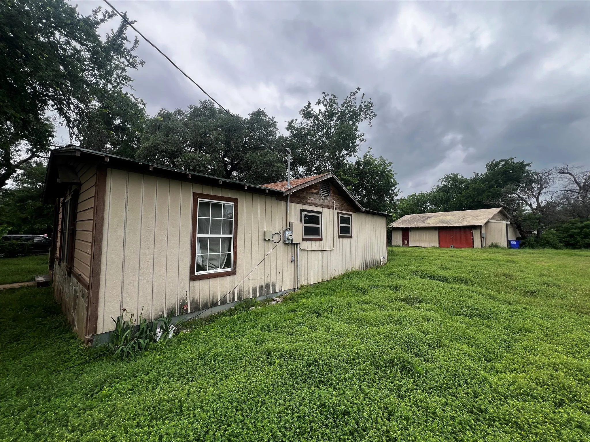 Single Family Residence For Sale in Tarrant County , 319 Ridgecrest Court, Azle, Texas 76020, 2 Bedroom, 1 Bathroom, 3 Garage spaces, 940 Sqft, built in 1955, Preowned, mls#21241945, Real Estate Agent in Azle, Homes For Sale in Tarrant county, Homes For Sale in Azle, Realtor in Azle Texas, Real Estate Brokerage Independent Realty Texas, Luminita Cordes Realtor