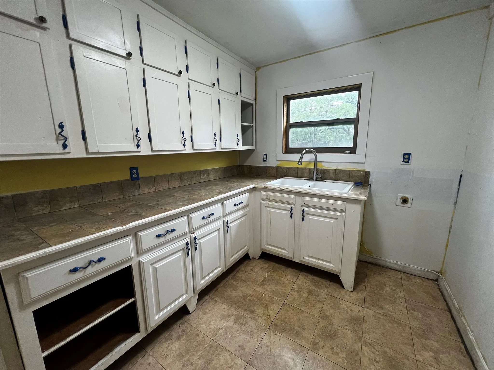 Single Family Residence For Sale in Tarrant County , 319 Ridgecrest Court, Azle, Texas 76020, 2 Bedroom, 1 Bathroom, 3 Garage spaces, 940 Sqft, built in 1955, Preowned, mls#21241945, Real Estate Agent in Azle, Homes For Sale in Tarrant county, Homes For Sale in Azle, Realtor in Azle Texas, Real Estate Brokerage Independent Realty Texas, Luminita Cordes Realtor