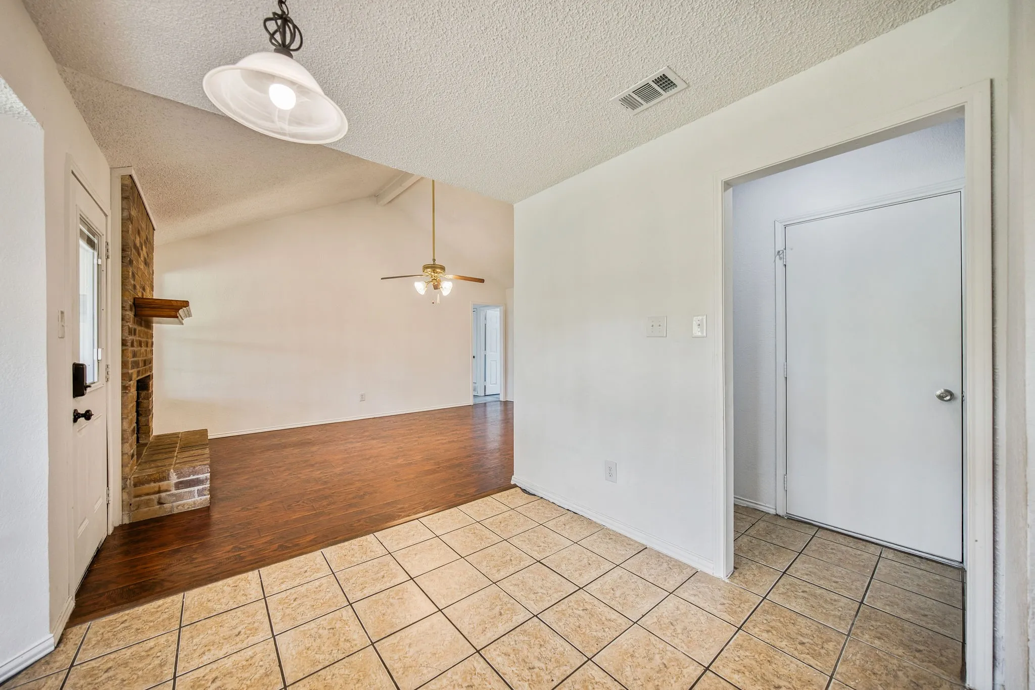 Single Family Residence For Sale in Tarrant County , 7316 E Kary Lynn Drive, Watauga, Texas 76148, 3 Bedroom, 2 Bathroom, 2 Garage spaces, 1,171 Sqft, built in 1984, mls#21240836, Real Estate Agent in Watauga, Homes For Sale in Tarrant county, Homes For Sale in Watauga, Realtor in Watauga Texas, Real Estate Brokerage Independent Realty Texas, Luminita Cordes Realtor