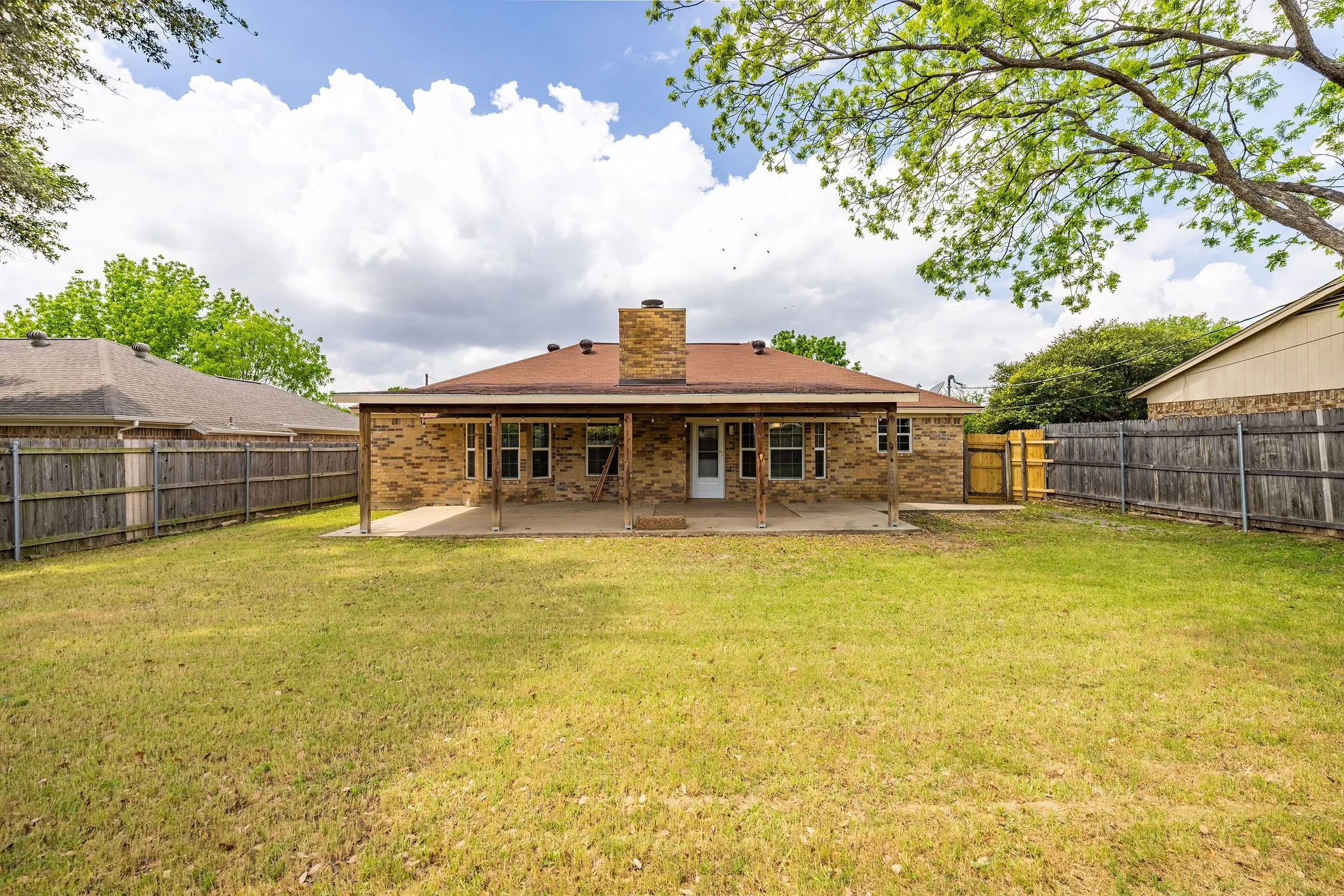 Single Family Residence For Sale in Tarrant County , 7316 E Kary Lynn Drive, Watauga, Texas 76148, 3 Bedroom, 2 Bathroom, 2 Garage spaces, 1,171 Sqft, built in 1984, mls#21240836, Real Estate Agent in Watauga, Homes For Sale in Tarrant county, Homes For Sale in Watauga, Realtor in Watauga Texas, Real Estate Brokerage Independent Realty Texas, Luminita Cordes Realtor