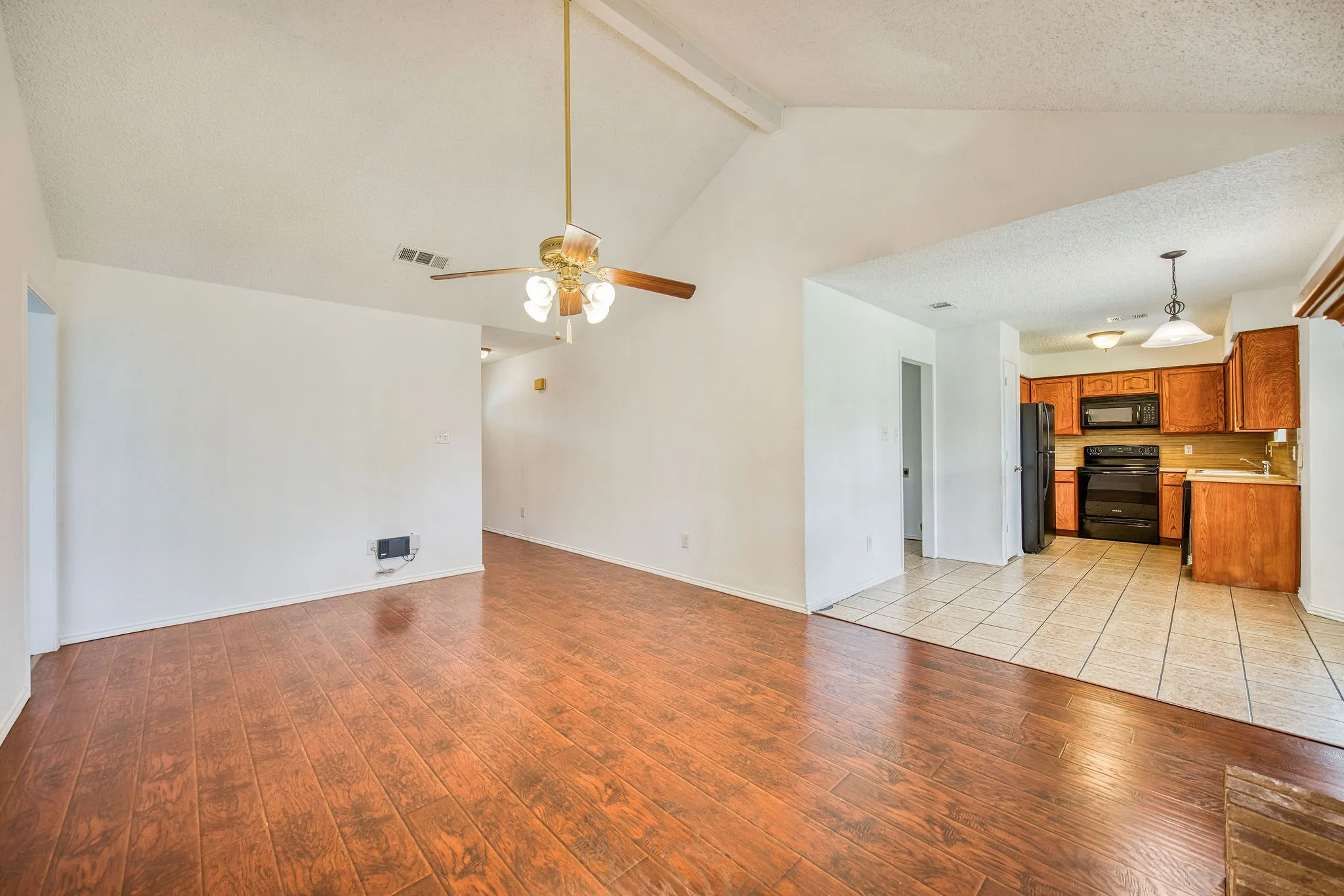 Single Family Residence For Sale in Tarrant County , 7316 E Kary Lynn Drive, Watauga, Texas 76148, 3 Bedroom, 2 Bathroom, 2 Garage spaces, 1,171 Sqft, built in 1984, mls#21240836, Real Estate Agent in Watauga, Homes For Sale in Tarrant county, Homes For Sale in Watauga, Realtor in Watauga Texas, Real Estate Brokerage Independent Realty Texas, Luminita Cordes Realtor