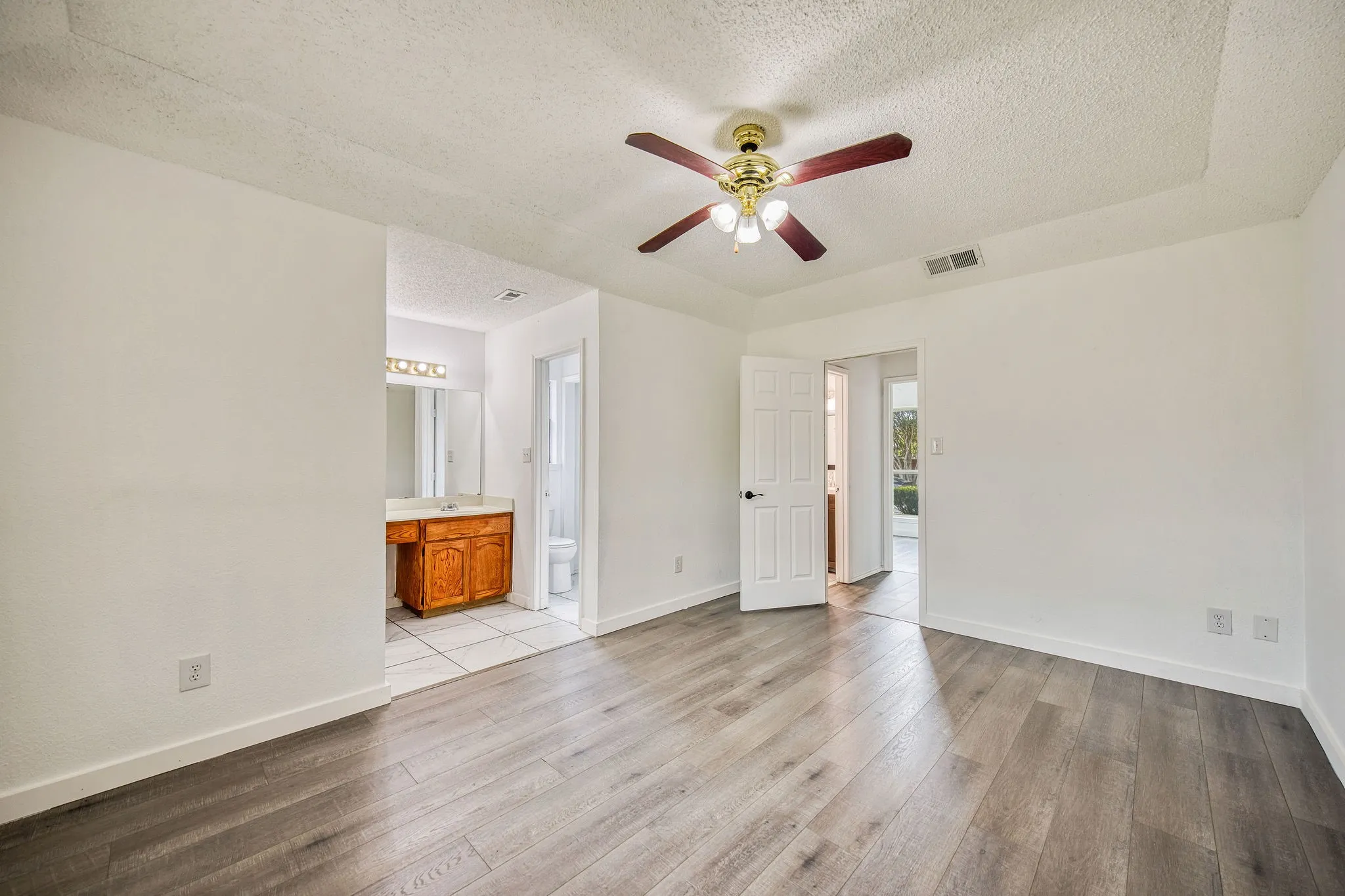 Single Family Residence For Sale in Tarrant County , 7316 E Kary Lynn Drive, Watauga, Texas 76148, 3 Bedroom, 2 Bathroom, 2 Garage spaces, 1,171 Sqft, built in 1984, mls#21240836, Real Estate Agent in Watauga, Homes For Sale in Tarrant county, Homes For Sale in Watauga, Realtor in Watauga Texas, Real Estate Brokerage Independent Realty Texas, Luminita Cordes Realtor