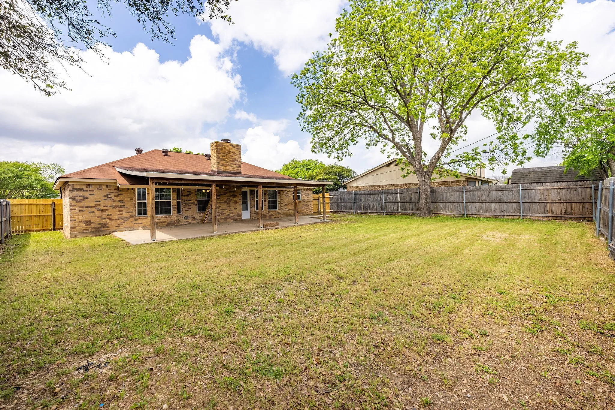 Single Family Residence For Sale in Tarrant County , 7316 E Kary Lynn Drive, Watauga, Texas 76148, 3 Bedroom, 2 Bathroom, 2 Garage spaces, 1,171 Sqft, built in 1984, mls#21240836, Real Estate Agent in Watauga, Homes For Sale in Tarrant county, Homes For Sale in Watauga, Realtor in Watauga Texas, Real Estate Brokerage Independent Realty Texas, Luminita Cordes Realtor