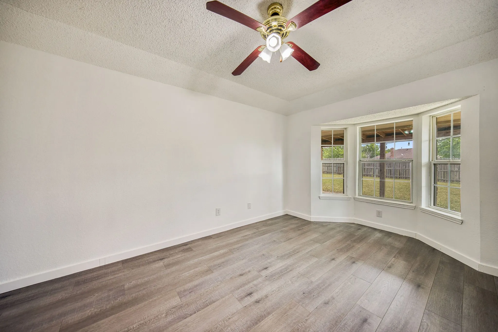 Single Family Residence For Sale in Tarrant County , 7316 E Kary Lynn Drive, Watauga, Texas 76148, 3 Bedroom, 2 Bathroom, 2 Garage spaces, 1,171 Sqft, built in 1984, mls#21240836, Real Estate Agent in Watauga, Homes For Sale in Tarrant county, Homes For Sale in Watauga, Realtor in Watauga Texas, Real Estate Brokerage Independent Realty Texas, Luminita Cordes Realtor