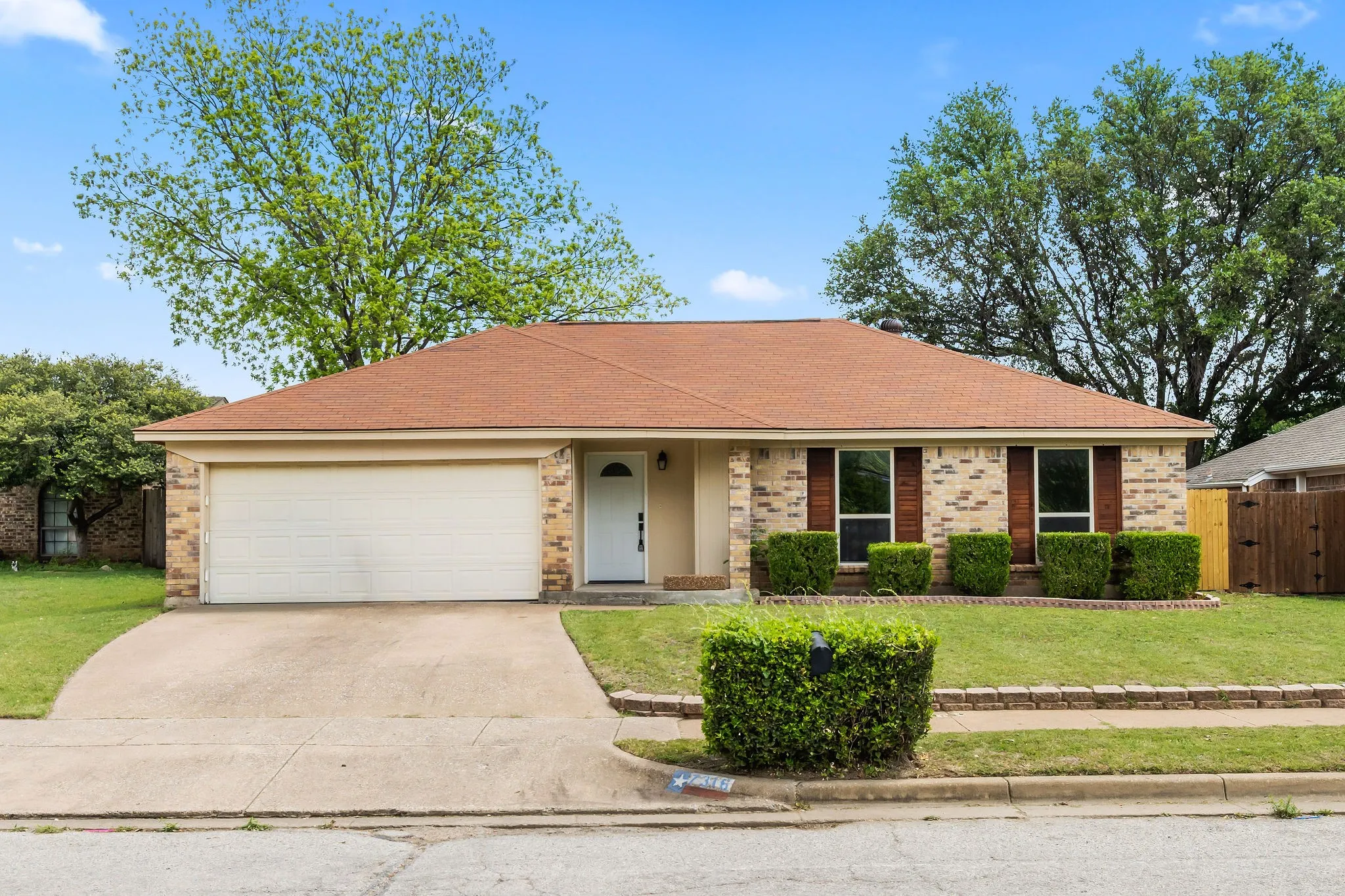 Single Family Residence For Sale in Tarrant County , 7316 E Kary Lynn Drive, Watauga, Texas 76148, 3 Bedroom, 2 Bathroom, 2 Garage spaces, 1,171 Sqft, built in 1984, mls#21240836, Real Estate Agent in Watauga, Homes For Sale in Tarrant county, Homes For Sale in Watauga, Realtor in Watauga Texas, Real Estate Brokerage Independent Realty Texas, Luminita Cordes Realtor