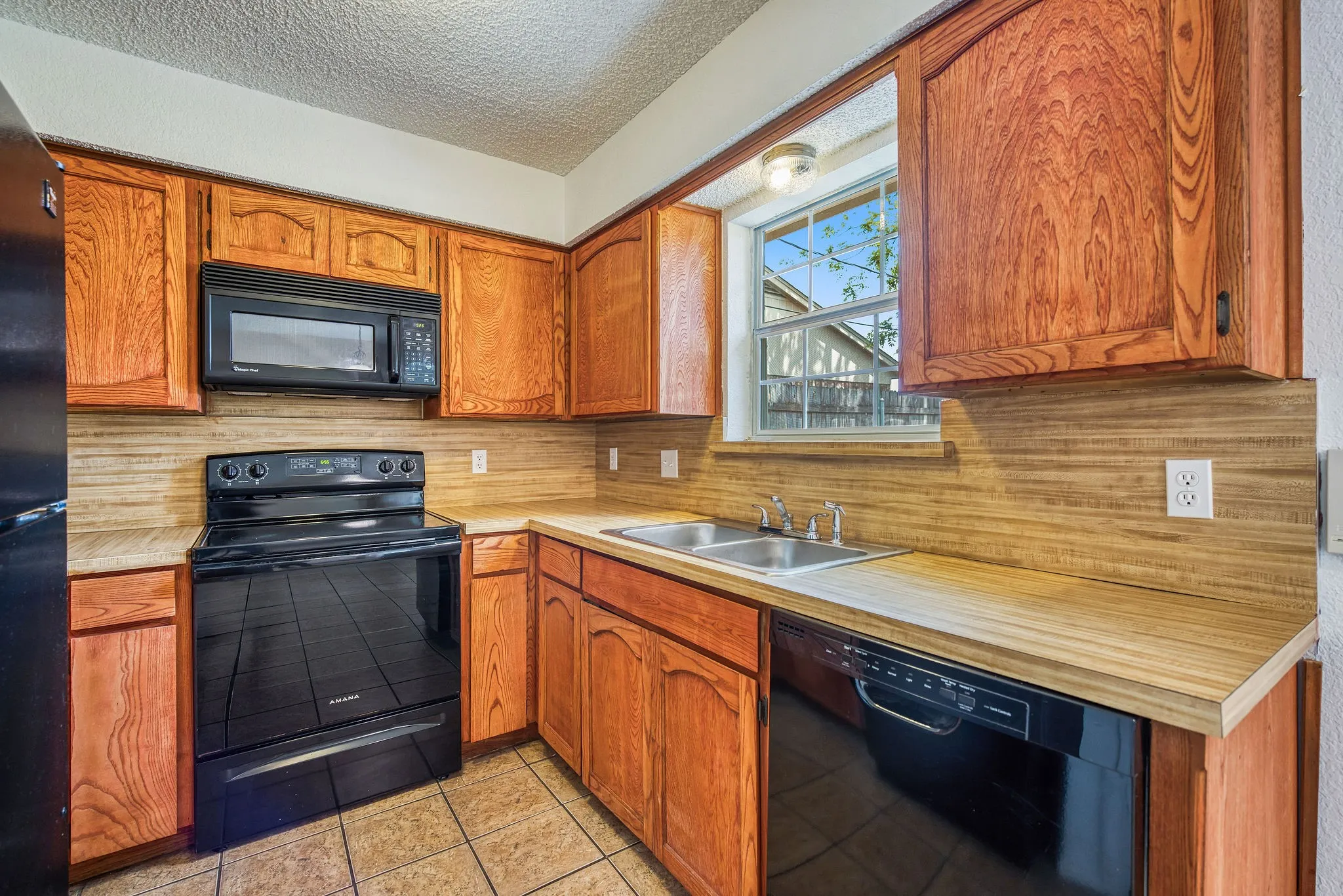 Single Family Residence For Sale in Tarrant County , 7316 E Kary Lynn Drive, Watauga, Texas 76148, 3 Bedroom, 2 Bathroom, 2 Garage spaces, 1,171 Sqft, built in 1984, mls#21240836, Real Estate Agent in Watauga, Homes For Sale in Tarrant county, Homes For Sale in Watauga, Realtor in Watauga Texas, Real Estate Brokerage Independent Realty Texas, Luminita Cordes Realtor