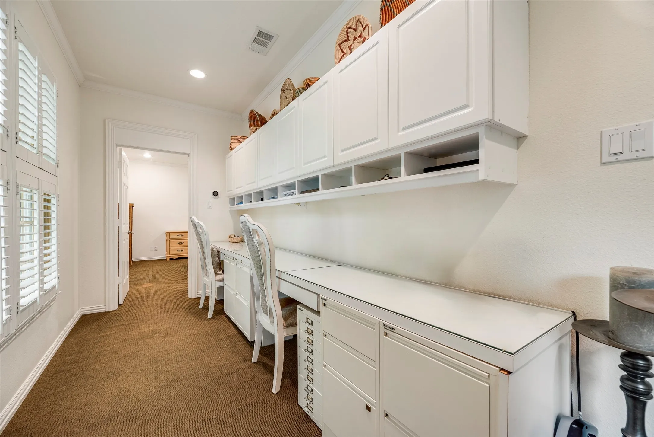 Single Family Residence For Rent in Dallas County , 1418 Yakimo Drive, Dallas, Texas 75208, 4 Bedroom, 5 Bathroom, 2 Garage spaces, 3,824 Sqft, built in 1989, mls#21241998, Real Estate Agent in Dallas, Homes For Rent in Dallas county, Homes For Rent in Dallas, Realtor in Dallas Texas, Real Estate Brokerage Independent Realty Texas, Luminita Cordes Realtor