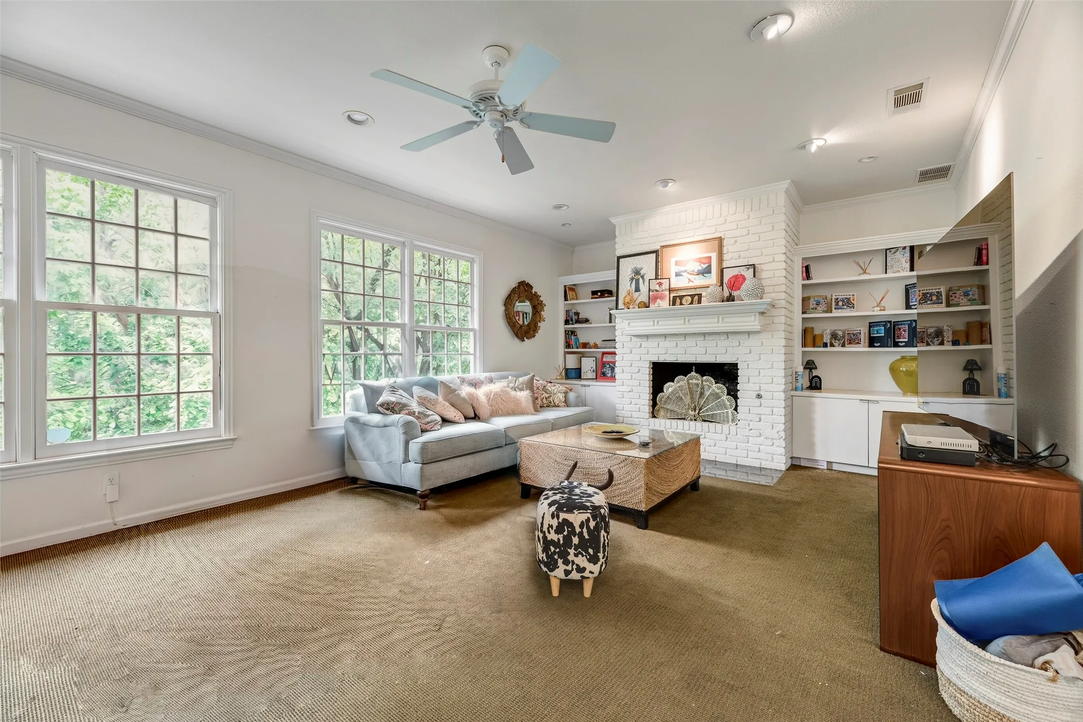 Single Family Residence For Rent in Dallas County , 1418 Yakimo Drive, Dallas, Texas 75208, 4 Bedroom, 5 Bathroom, 2 Garage spaces, 3,824 Sqft, built in 1989, mls#21241998, Real Estate Agent in Dallas, Homes For Rent in Dallas county, Homes For Rent in Dallas, Realtor in Dallas Texas, Real Estate Brokerage Independent Realty Texas, Luminita Cordes Realtor