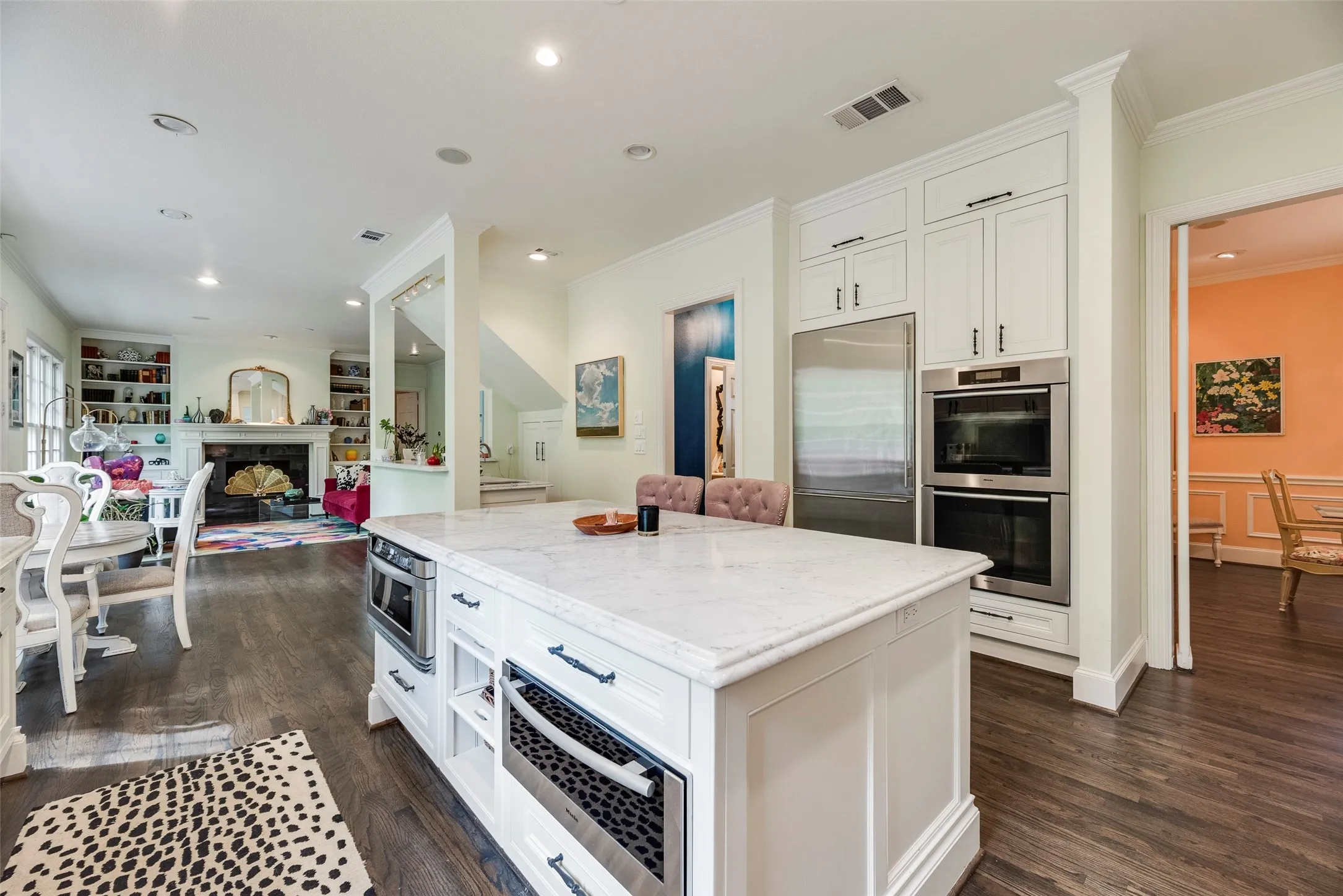Single Family Residence For Rent in Dallas County , 1418 Yakimo Drive, Dallas, Texas 75208, 4 Bedroom, 5 Bathroom, 2 Garage spaces, 3,824 Sqft, built in 1989, mls#21241998, Real Estate Agent in Dallas, Homes For Rent in Dallas county, Homes For Rent in Dallas, Realtor in Dallas Texas, Real Estate Brokerage Independent Realty Texas, Luminita Cordes Realtor