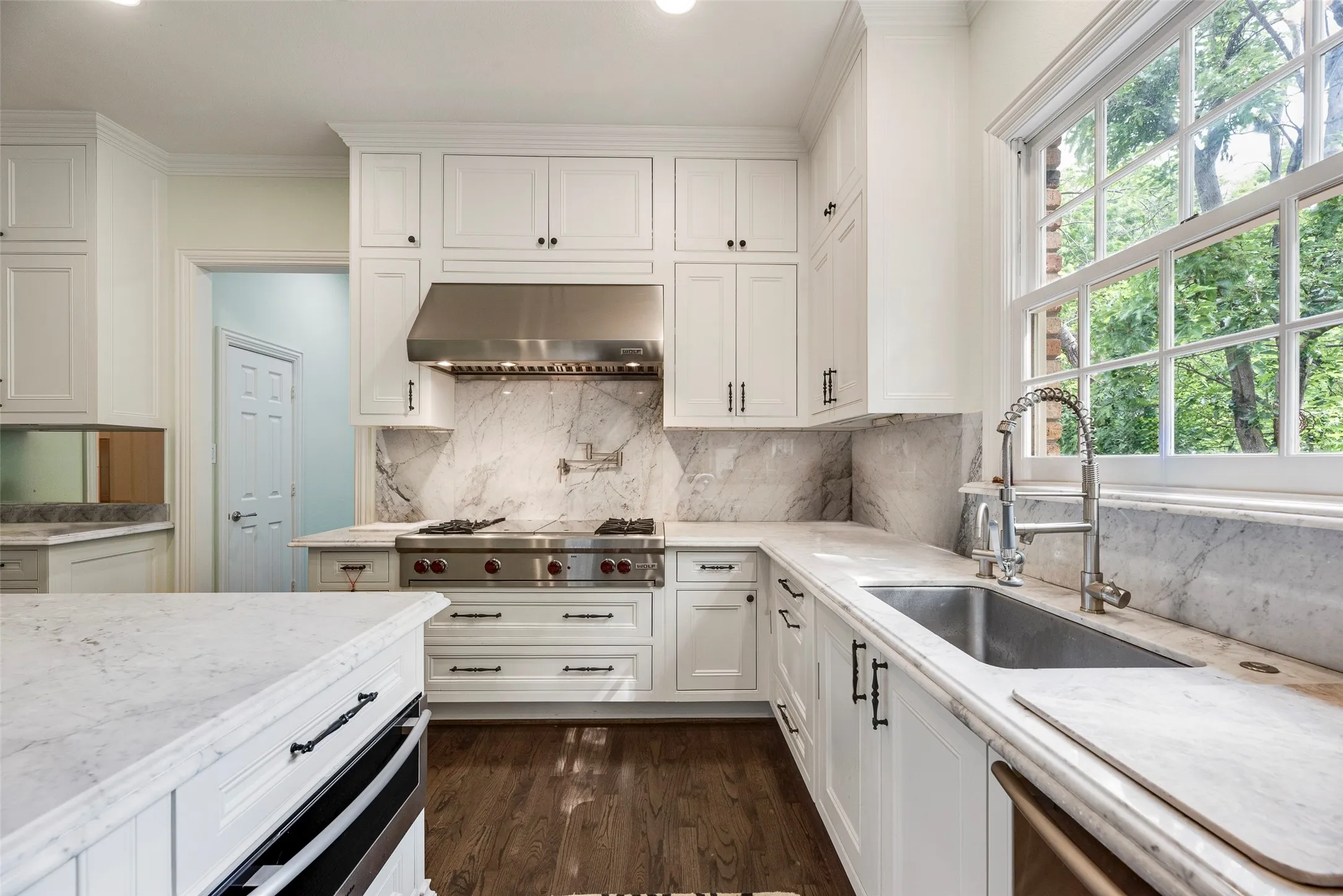 Single Family Residence For Rent in Dallas County , 1418 Yakimo Drive, Dallas, Texas 75208, 4 Bedroom, 5 Bathroom, 2 Garage spaces, 3,824 Sqft, built in 1989, mls#21241998, Real Estate Agent in Dallas, Homes For Rent in Dallas county, Homes For Rent in Dallas, Realtor in Dallas Texas, Real Estate Brokerage Independent Realty Texas, Luminita Cordes Realtor