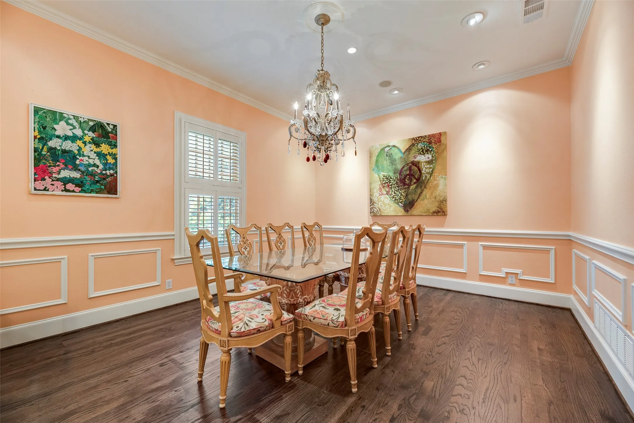 Single Family Residence For Rent in Dallas County , 1418 Yakimo Drive, Dallas, Texas 75208, 4 Bedroom, 5 Bathroom, 2 Garage spaces, 3,824 Sqft, built in 1989, mls#21241998, Real Estate Agent in Dallas, Homes For Rent in Dallas county, Homes For Rent in Dallas, Realtor in Dallas Texas, Real Estate Brokerage Independent Realty Texas, Luminita Cordes Realtor
