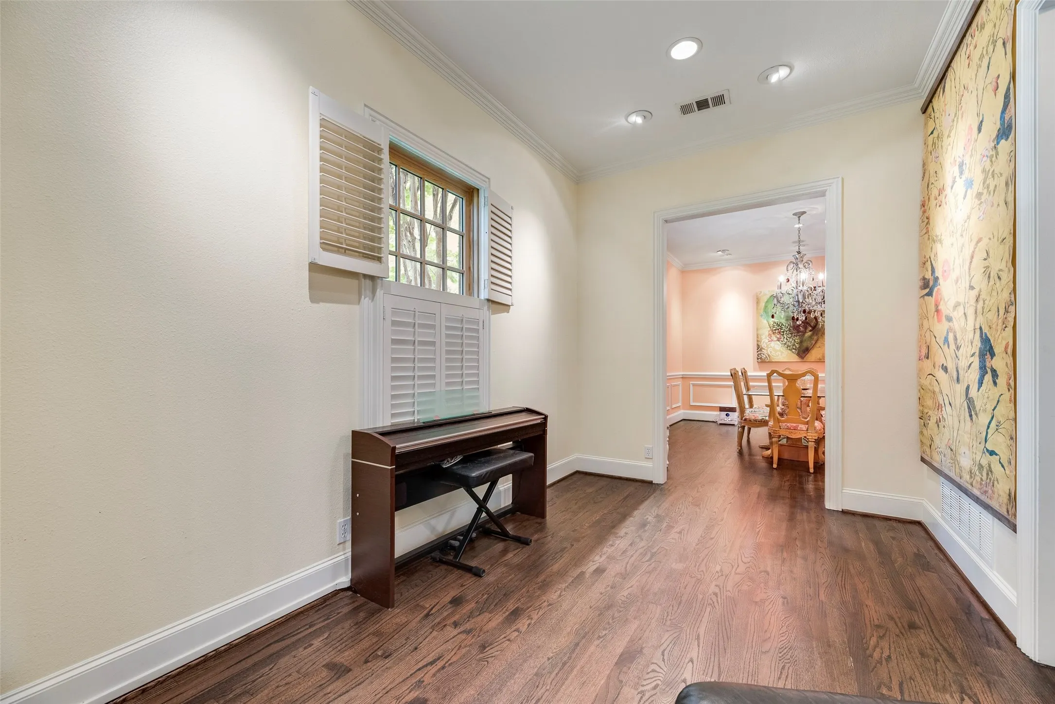 Single Family Residence For Rent in Dallas County , 1418 Yakimo Drive, Dallas, Texas 75208, 4 Bedroom, 5 Bathroom, 2 Garage spaces, 3,824 Sqft, built in 1989, mls#21241998, Real Estate Agent in Dallas, Homes For Rent in Dallas county, Homes For Rent in Dallas, Realtor in Dallas Texas, Real Estate Brokerage Independent Realty Texas, Luminita Cordes Realtor