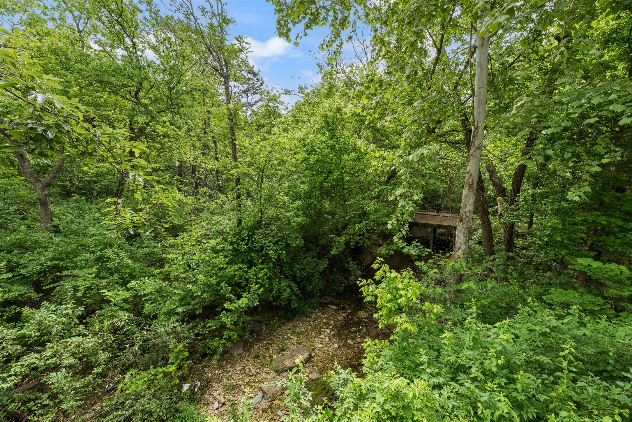 Single Family Residence For Rent in Dallas County , 1418 Yakimo Drive, Dallas, Texas 75208, 4 Bedroom, 5 Bathroom, 2 Garage spaces, 3,824 Sqft, built in 1989, mls#21241998, Real Estate Agent in Dallas, Homes For Rent in Dallas county, Homes For Rent in Dallas, Realtor in Dallas Texas, Real Estate Brokerage Independent Realty Texas, Luminita Cordes Realtor