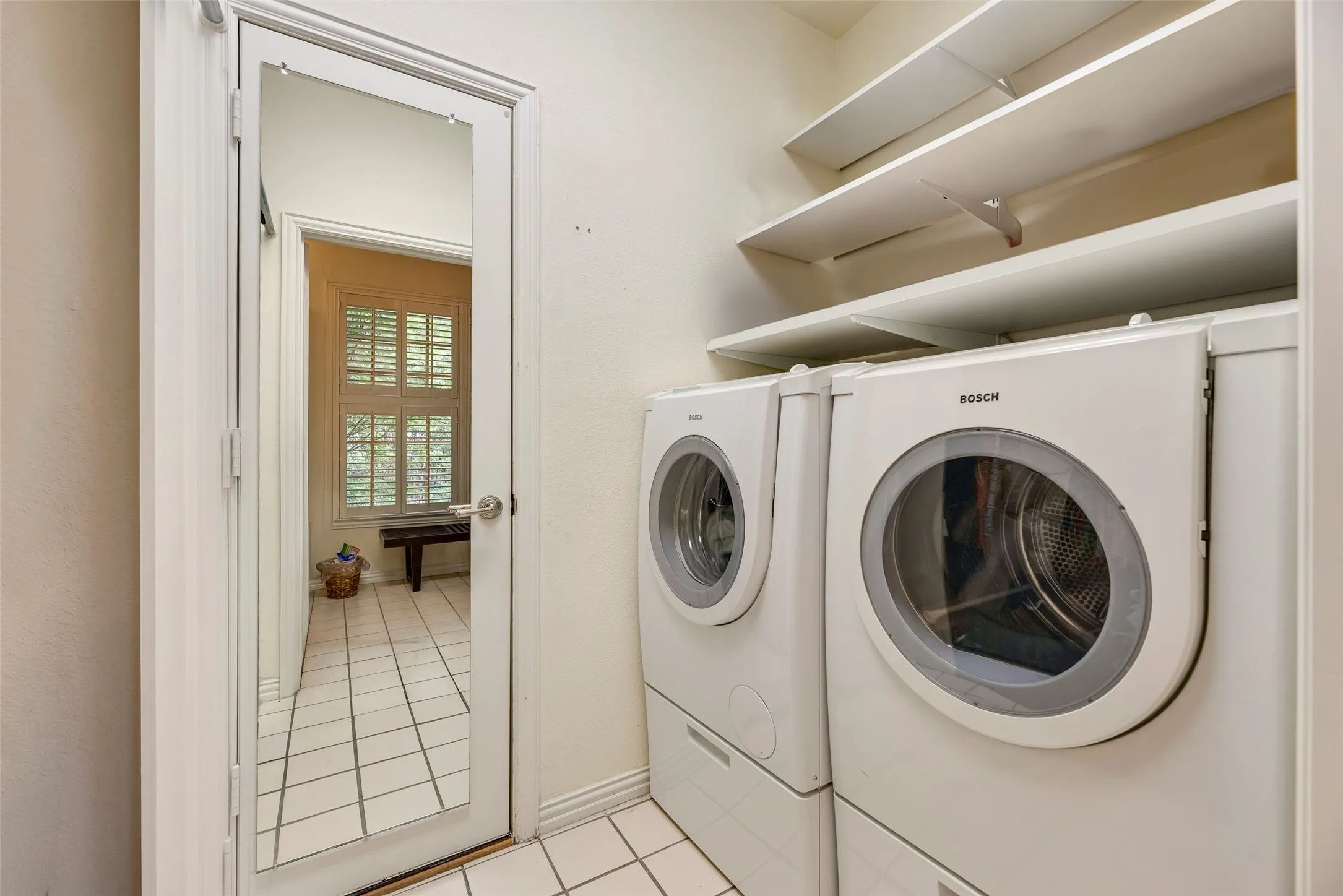Single Family Residence For Rent in Dallas County , 1418 Yakimo Drive, Dallas, Texas 75208, 4 Bedroom, 5 Bathroom, 2 Garage spaces, 3,824 Sqft, built in 1989, mls#21241998, Real Estate Agent in Dallas, Homes For Rent in Dallas county, Homes For Rent in Dallas, Realtor in Dallas Texas, Real Estate Brokerage Independent Realty Texas, Luminita Cordes Realtor