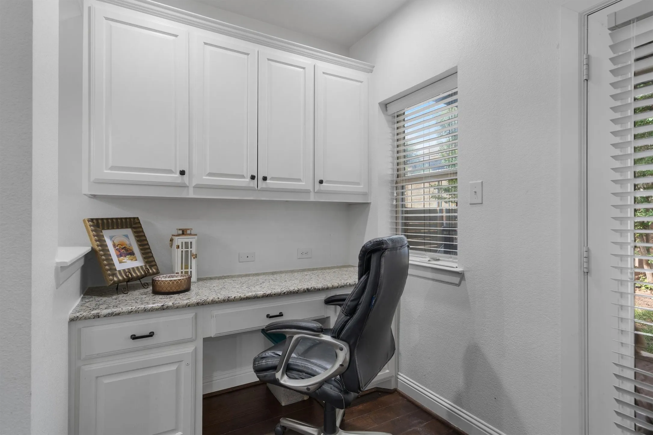 Single Family Residence For Sale in Denton County , 205 Sunrise Drive, Argyle, Texas 76226, 4 Bedrooms, 4 Bathrooms, 2 Garage spaces, 2,841 Sqft, built in 2015, Price $499,000, mls#21242057, Real Estate Agent in Argyle, Homes For Sale in Denton county, Homes For Sale in Argyle, Realtor in Argyle Texas, Real Estate Brokerage Independent Realty Texas, Luminita Cordes Realtor