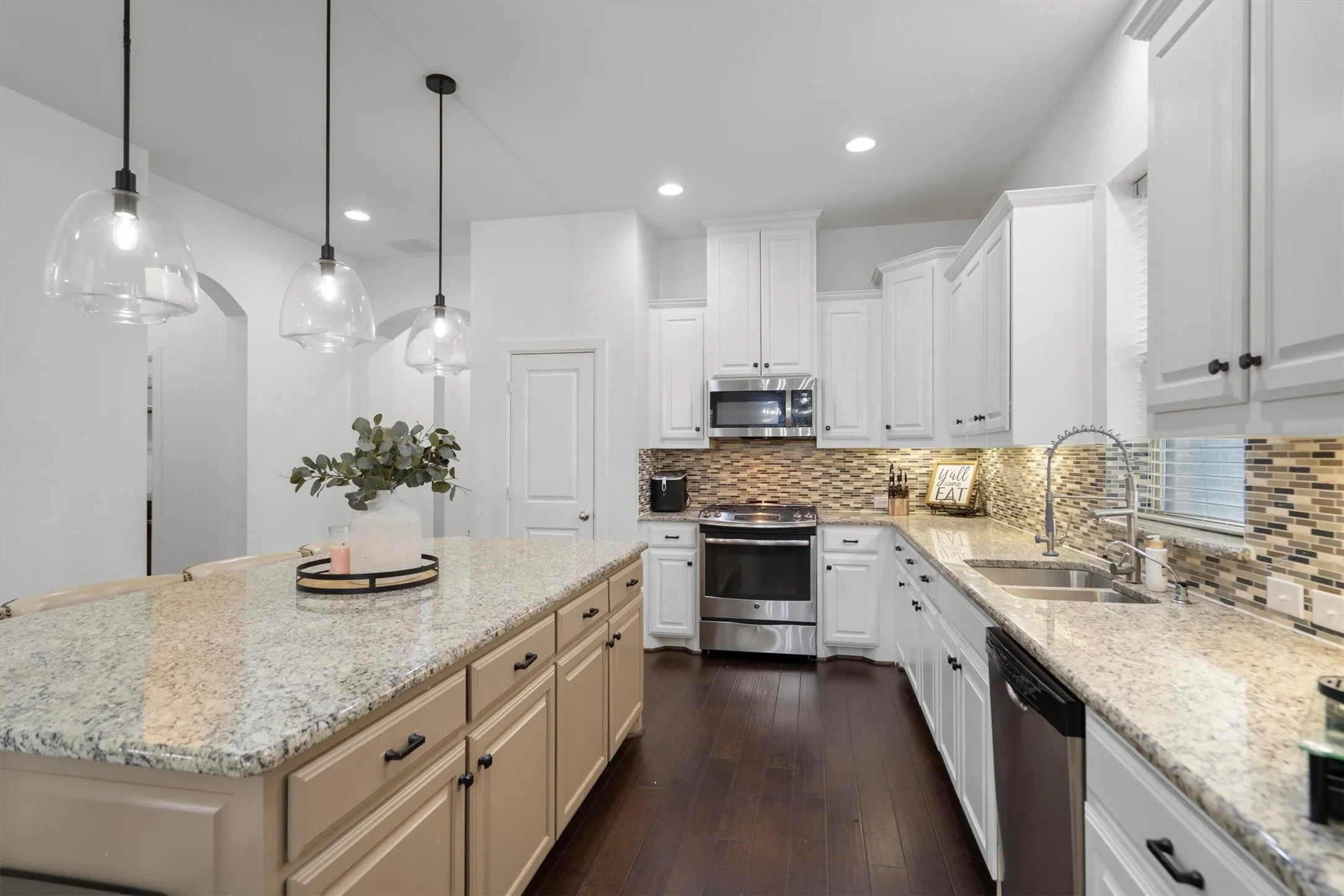 Single Family Residence For Sale in Denton County , 205 Sunrise Drive, Argyle, Texas 76226, 4 Bedrooms, 4 Bathrooms, 2 Garage spaces, 2,841 Sqft, built in 2015, Price $499,000, mls#21242057, Real Estate Agent in Argyle, Homes For Sale in Denton county, Homes For Sale in Argyle, Realtor in Argyle Texas, Real Estate Brokerage Independent Realty Texas, Luminita Cordes Realtor