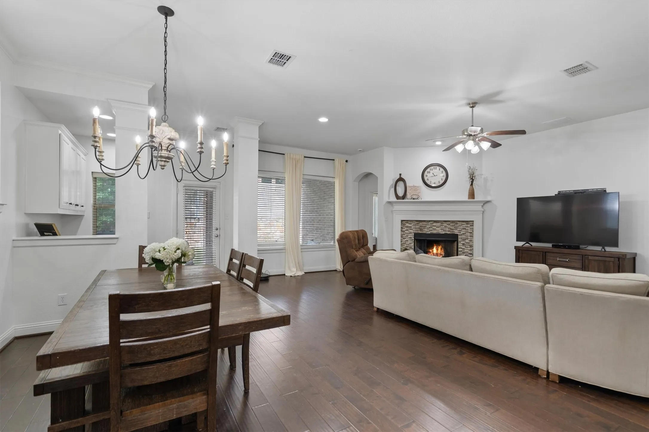 Single Family Residence For Sale in Denton County , 205 Sunrise Drive, Argyle, Texas 76226, 4 Bedrooms, 4 Bathrooms, 2 Garage spaces, 2,841 Sqft, built in 2015, Price $499,000, mls#21242057, Real Estate Agent in Argyle, Homes For Sale in Denton county, Homes For Sale in Argyle, Realtor in Argyle Texas, Real Estate Brokerage Independent Realty Texas, Luminita Cordes Realtor