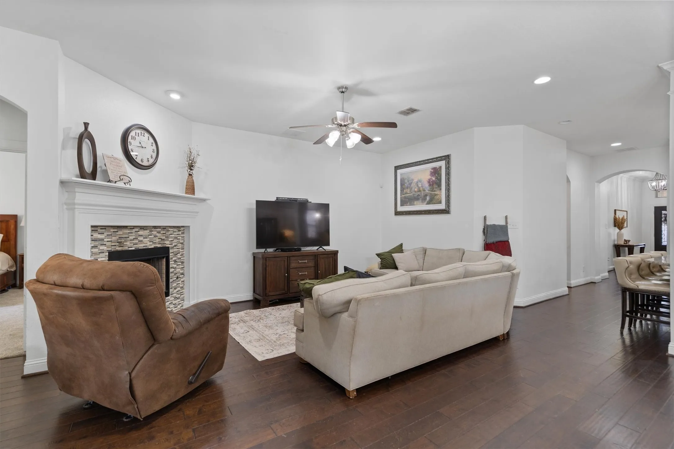 Single Family Residence For Sale in Denton County , 205 Sunrise Drive, Argyle, Texas 76226, 4 Bedrooms, 4 Bathrooms, 2 Garage spaces, 2,841 Sqft, built in 2015, Price $499,000, mls#21242057, Real Estate Agent in Argyle, Homes For Sale in Denton county, Homes For Sale in Argyle, Realtor in Argyle Texas, Real Estate Brokerage Independent Realty Texas, Luminita Cordes Realtor