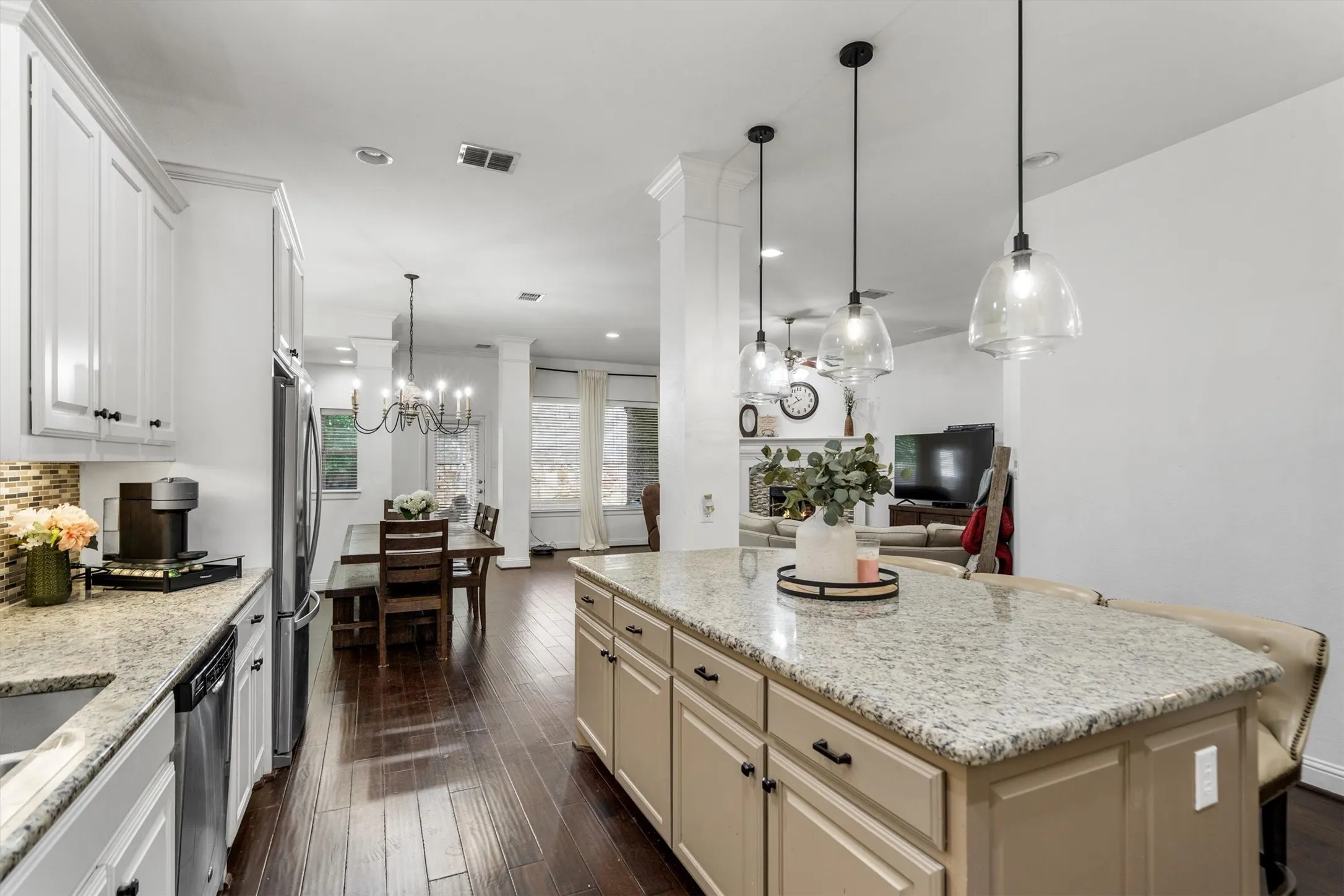 Single Family Residence For Sale in Denton County , 205 Sunrise Drive, Argyle, Texas 76226, 4 Bedrooms, 4 Bathrooms, 2 Garage spaces, 2,841 Sqft, built in 2015, Price $499,000, mls#21242057, Real Estate Agent in Argyle, Homes For Sale in Denton county, Homes For Sale in Argyle, Realtor in Argyle Texas, Real Estate Brokerage Independent Realty Texas, Luminita Cordes Realtor