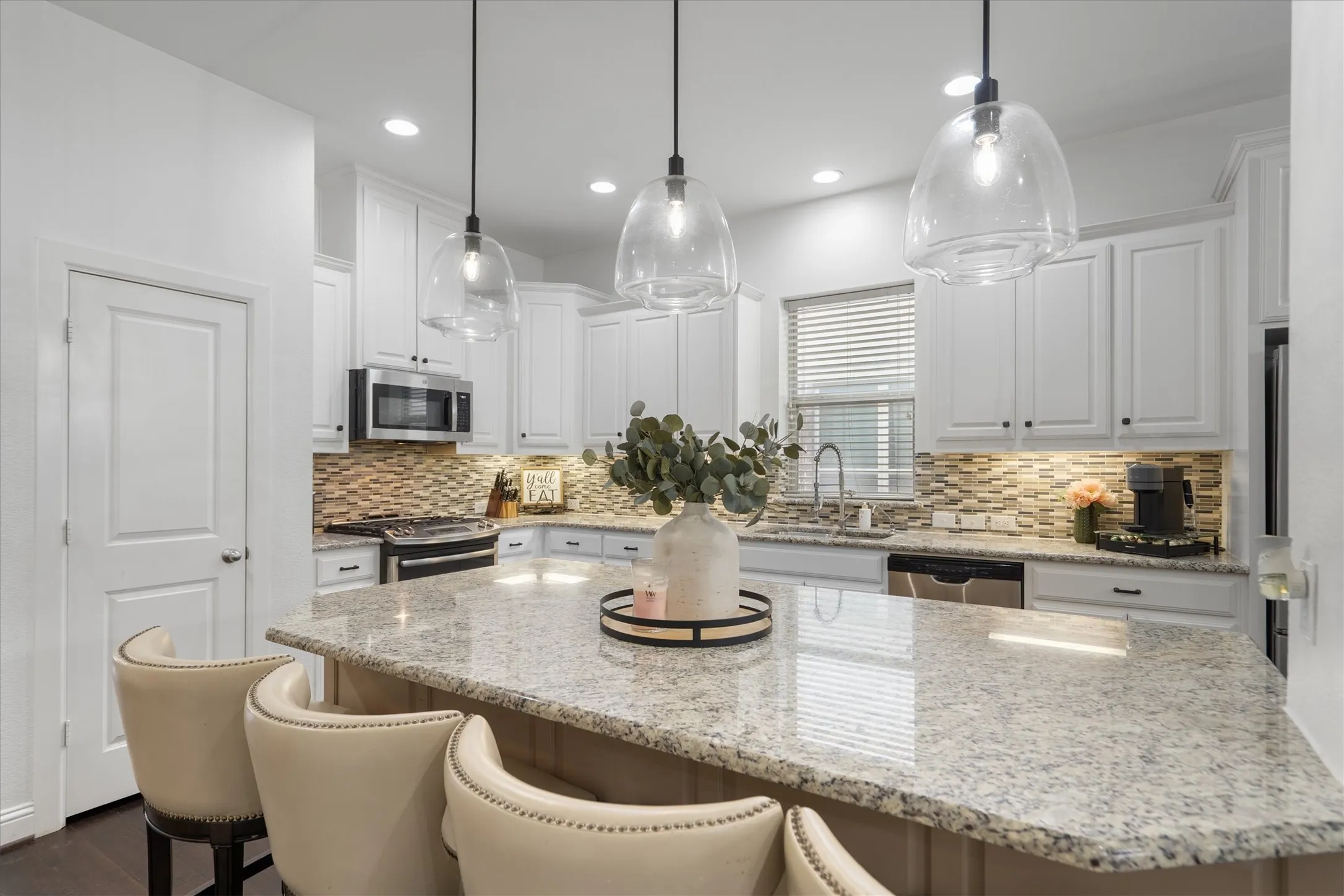 Single Family Residence For Sale in Denton County , 205 Sunrise Drive, Argyle, Texas 76226, 4 Bedrooms, 4 Bathrooms, 2 Garage spaces, 2,841 Sqft, built in 2015, Price $499,000, mls#21242057, Real Estate Agent in Argyle, Homes For Sale in Denton county, Homes For Sale in Argyle, Realtor in Argyle Texas, Real Estate Brokerage Independent Realty Texas, Luminita Cordes Realtor