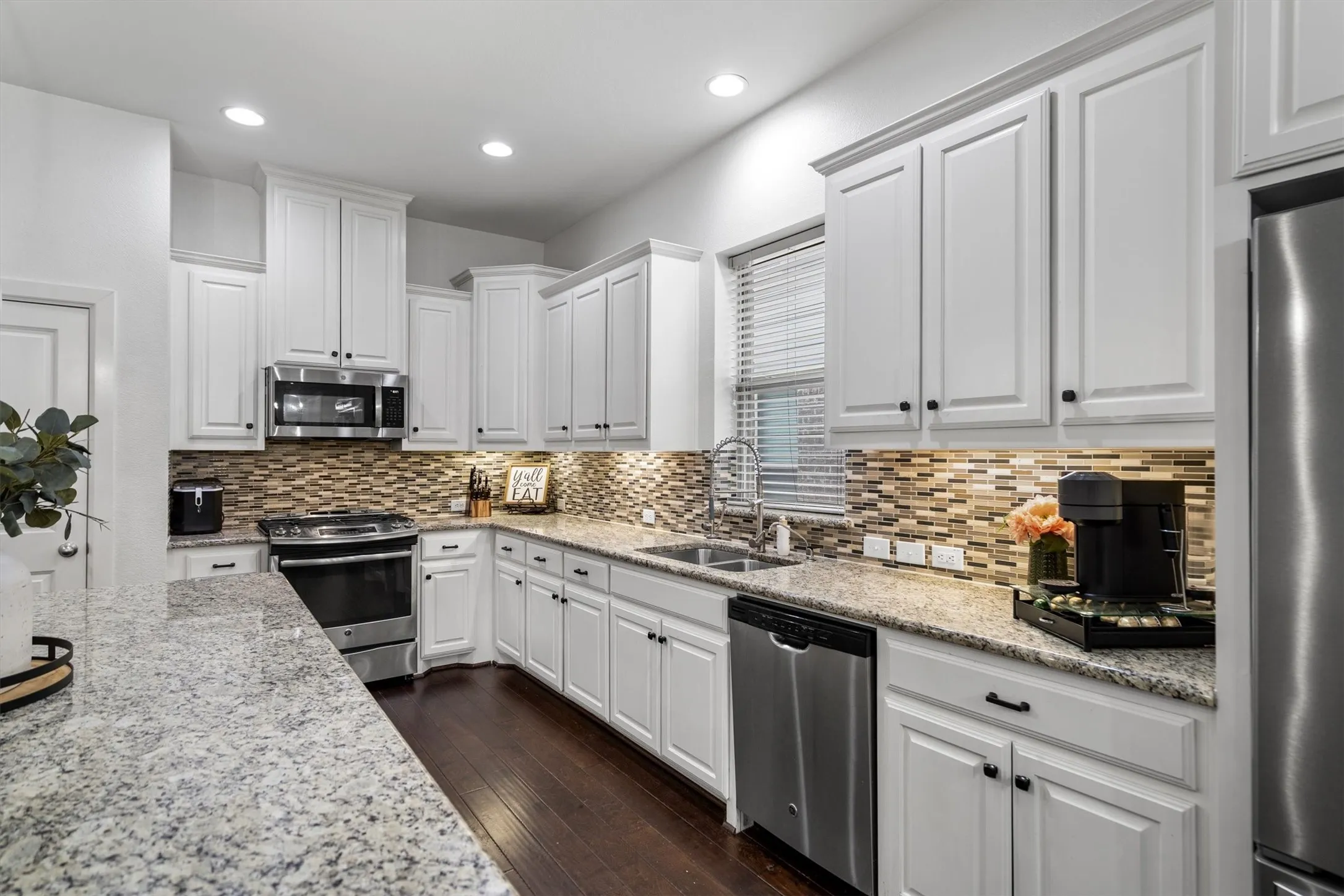 Single Family Residence For Sale in Denton County , 205 Sunrise Drive, Argyle, Texas 76226, 4 Bedrooms, 4 Bathrooms, 2 Garage spaces, 2,841 Sqft, built in 2015, Price $499,000, mls#21242057, Real Estate Agent in Argyle, Homes For Sale in Denton county, Homes For Sale in Argyle, Realtor in Argyle Texas, Real Estate Brokerage Independent Realty Texas, Luminita Cordes Realtor
