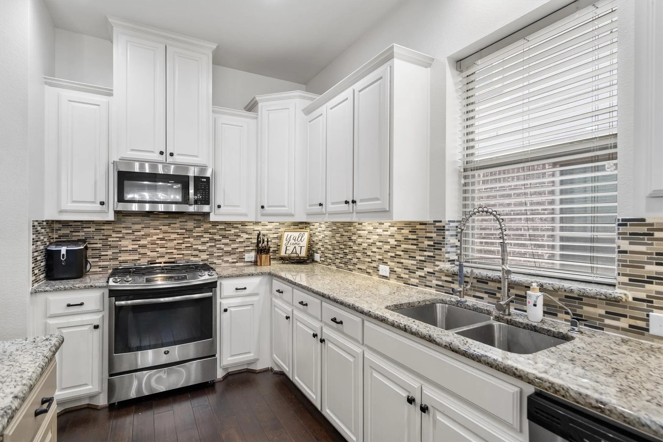 Single Family Residence For Sale in Denton County , 205 Sunrise Drive, Argyle, Texas 76226, 4 Bedrooms, 4 Bathrooms, 2 Garage spaces, 2,841 Sqft, built in 2015, Price $499,000, mls#21242057, Real Estate Agent in Argyle, Homes For Sale in Denton county, Homes For Sale in Argyle, Realtor in Argyle Texas, Real Estate Brokerage Independent Realty Texas, Luminita Cordes Realtor