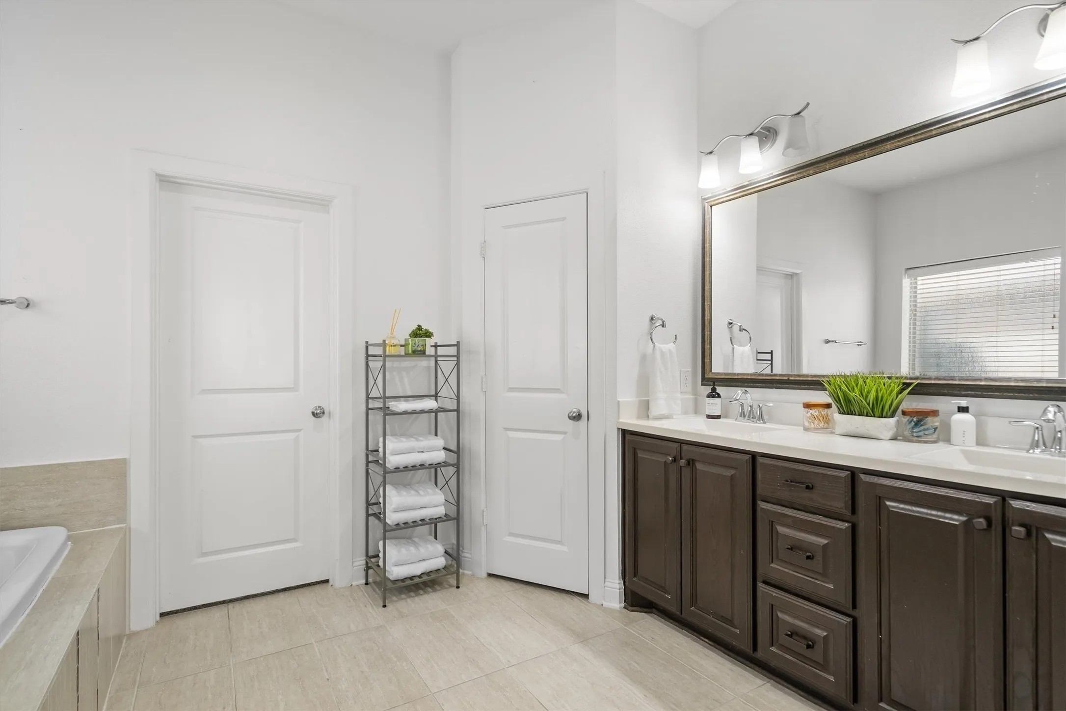 Single Family Residence For Sale in Denton County , 205 Sunrise Drive, Argyle, Texas 76226, 4 Bedrooms, 4 Bathrooms, 2 Garage spaces, 2,841 Sqft, built in 2015, Price $499,000, mls#21242057, Real Estate Agent in Argyle, Homes For Sale in Denton county, Homes For Sale in Argyle, Realtor in Argyle Texas, Real Estate Brokerage Independent Realty Texas, Luminita Cordes Realtor