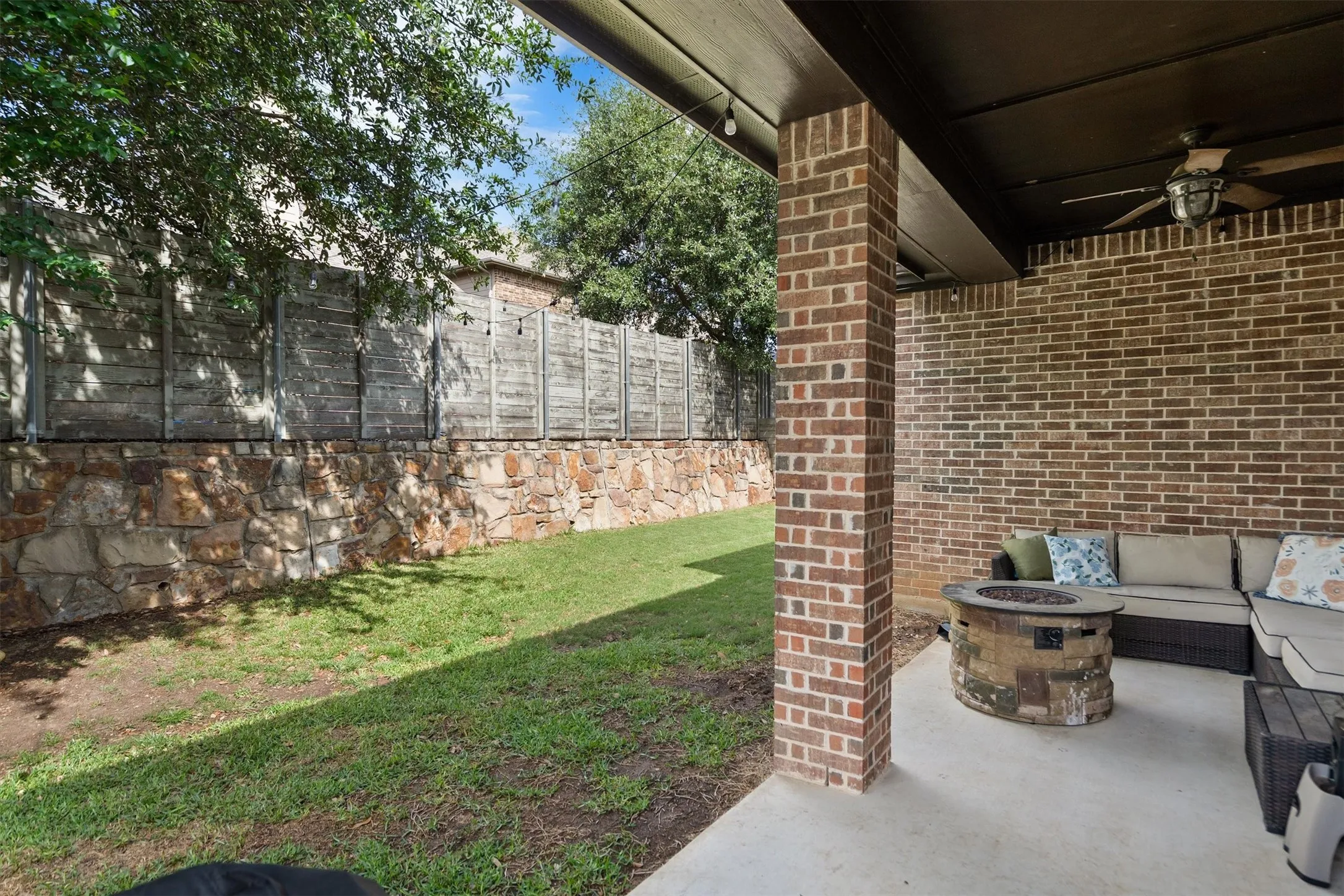 Single Family Residence For Sale in Denton County , 205 Sunrise Drive, Argyle, Texas 76226, 4 Bedrooms, 4 Bathrooms, 2 Garage spaces, 2,841 Sqft, built in 2015, Price $499,000, mls#21242057, Real Estate Agent in Argyle, Homes For Sale in Denton county, Homes For Sale in Argyle, Realtor in Argyle Texas, Real Estate Brokerage Independent Realty Texas, Luminita Cordes Realtor