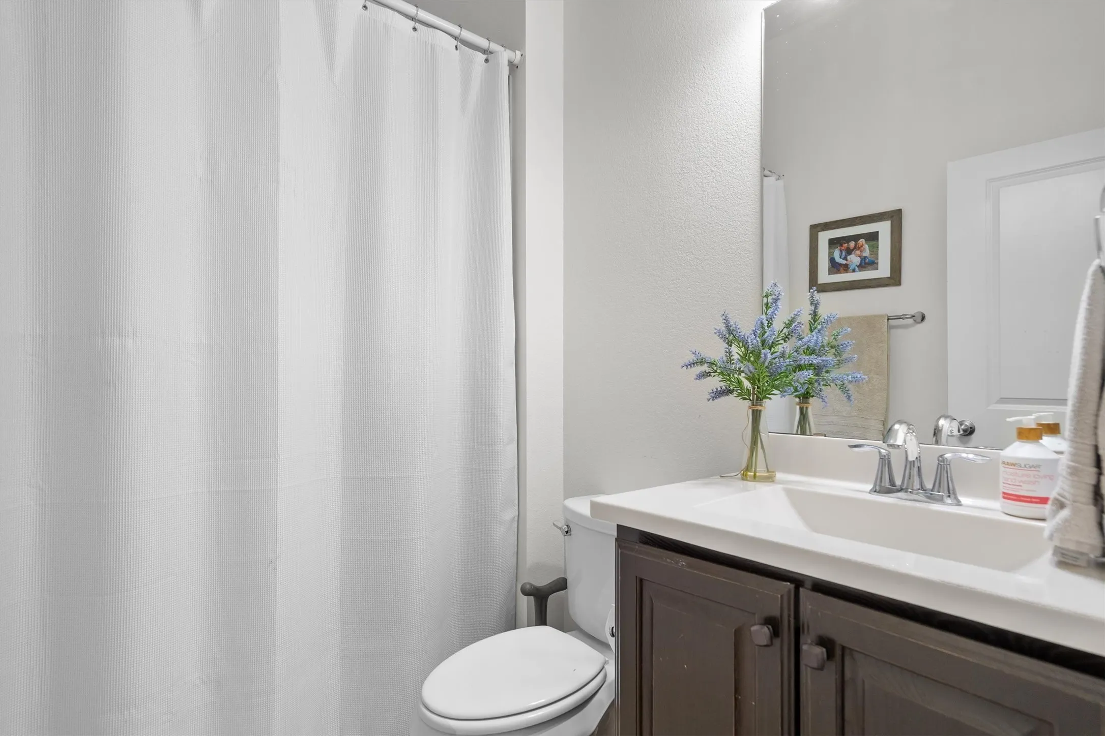Single Family Residence For Sale in Denton County , 205 Sunrise Drive, Argyle, Texas 76226, 4 Bedrooms, 4 Bathrooms, 2 Garage spaces, 2,841 Sqft, built in 2015, Price $499,000, mls#21242057, Real Estate Agent in Argyle, Homes For Sale in Denton county, Homes For Sale in Argyle, Realtor in Argyle Texas, Real Estate Brokerage Independent Realty Texas, Luminita Cordes Realtor