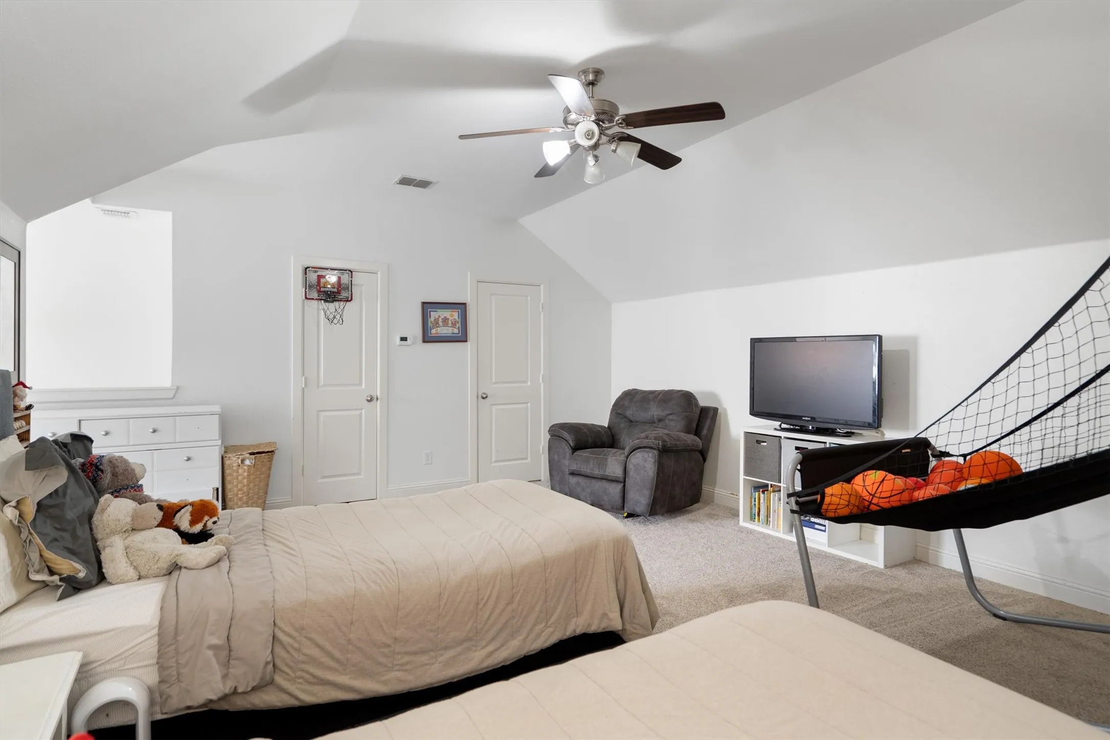 Game room or 5th bedroom
