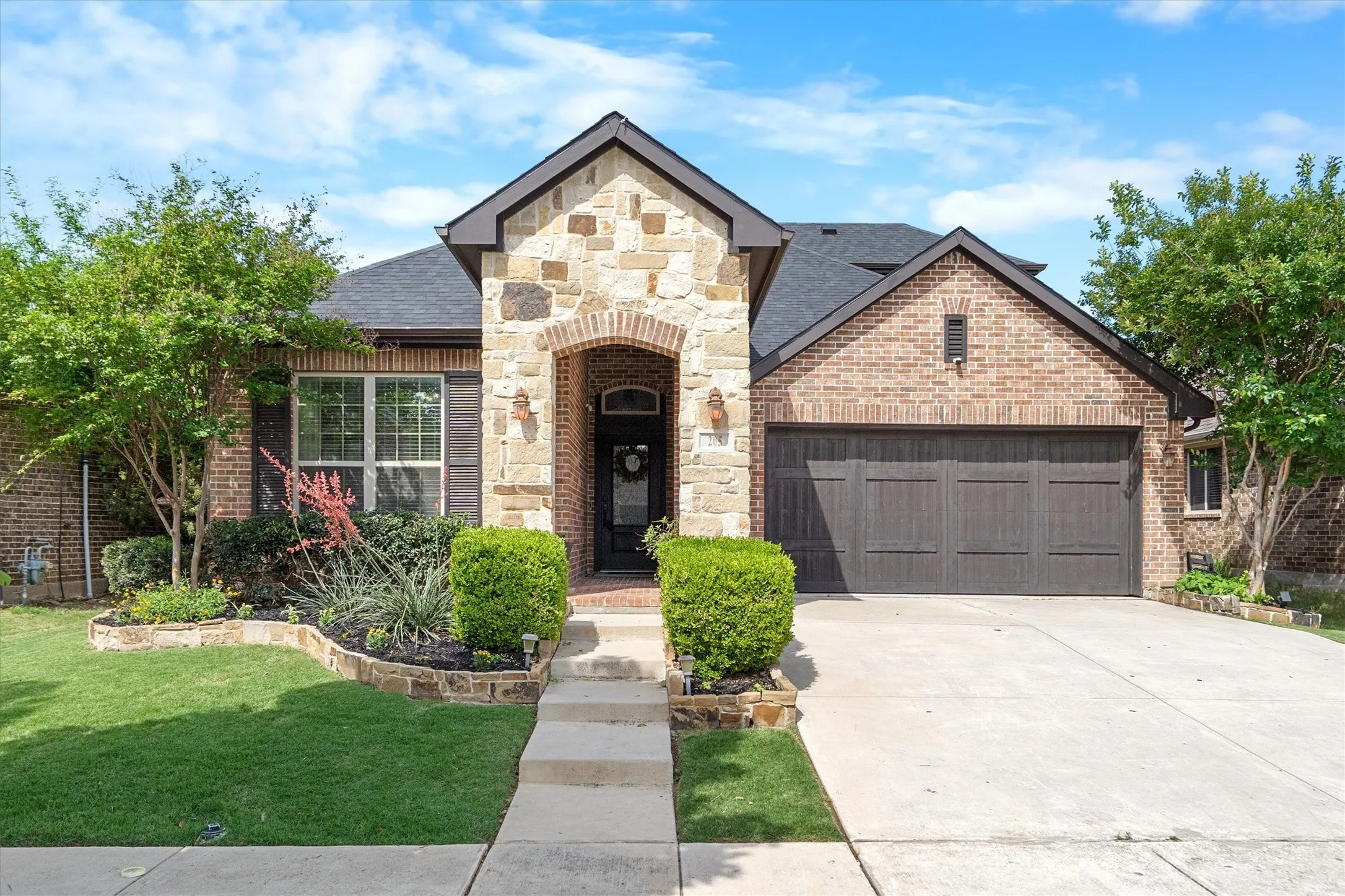 Single Family Residence For Sale in Denton County , 205 Sunrise Drive, Argyle, Texas 76226, 4 Bedrooms, 4 Bathrooms, 2 Garage spaces, 2,841 Sqft, built in 2015, Price $499,000, mls#21242057, Real Estate Agent in Argyle, Homes For Sale in Denton county, Homes For Sale in Argyle, Realtor in Argyle Texas, Real Estate Brokerage Independent Realty Texas, Luminita Cordes Realtor