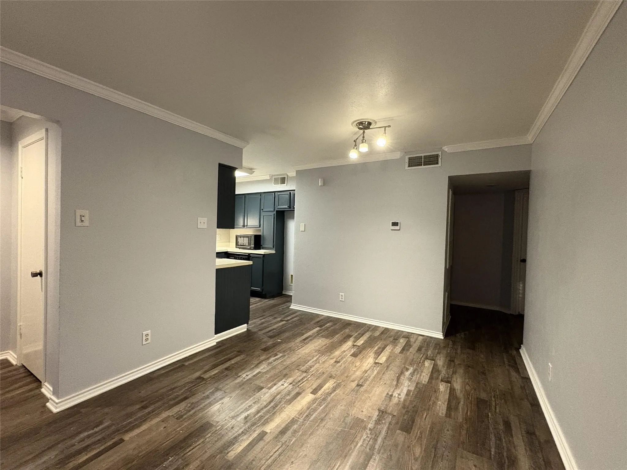 Condominium For Sale in Dallas County , 5902 Marvin Loving Drive 204, Garland, Texas 75043, 2 Bedrooms, 2 Bathrooms, Garage spaces, 950 Sqft, built in 1982, Preowned, Price $169,000, mls#21242062, Real Estate Agent in Garland, Homes For Sale in Dallas county, Homes For Sale in Garland, Realtor in Garland Texas, Real Estate Brokerage Independent Realty Texas, Luminita Cordes Realtor