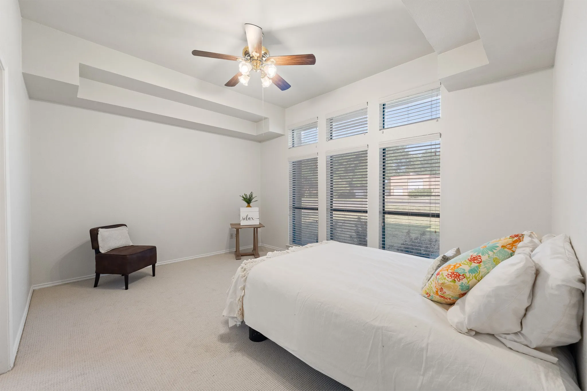 White ceiling fan with light fixture