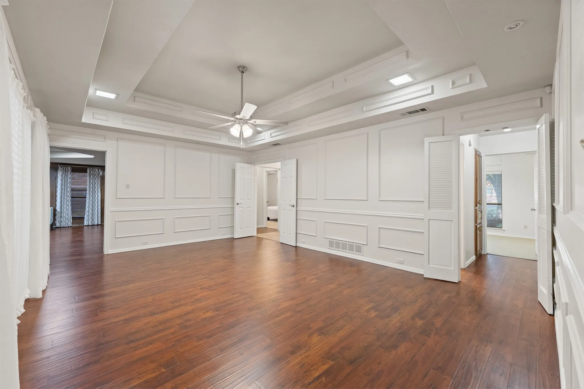 Single Family Residence For Sale in Ellis County , 314 Clay Lane, Red Oak, Texas 75154, 3 Bedroom, 2 Bathroom, 2 Garage spaces, 2,132 Sqft, built in 1985, mls#21241523, Real Estate Agent in Red Oak, Homes For Sale in Ellis county, Homes For Sale in Red Oak, Realtor in Red Oak Texas, Real Estate Brokerage Independent Realty Texas, Luminita Cordes Realtor