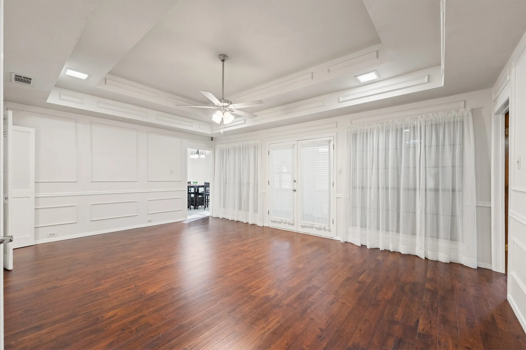 Single Family Residence For Sale in Ellis County , 314 Clay Lane, Red Oak, Texas 75154, 3 Bedroom, 2 Bathroom, 2 Garage spaces, 2,132 Sqft, built in 1985, mls#21241523, Real Estate Agent in Red Oak, Homes For Sale in Ellis county, Homes For Sale in Red Oak, Realtor in Red Oak Texas, Real Estate Brokerage Independent Realty Texas, Luminita Cordes Realtor