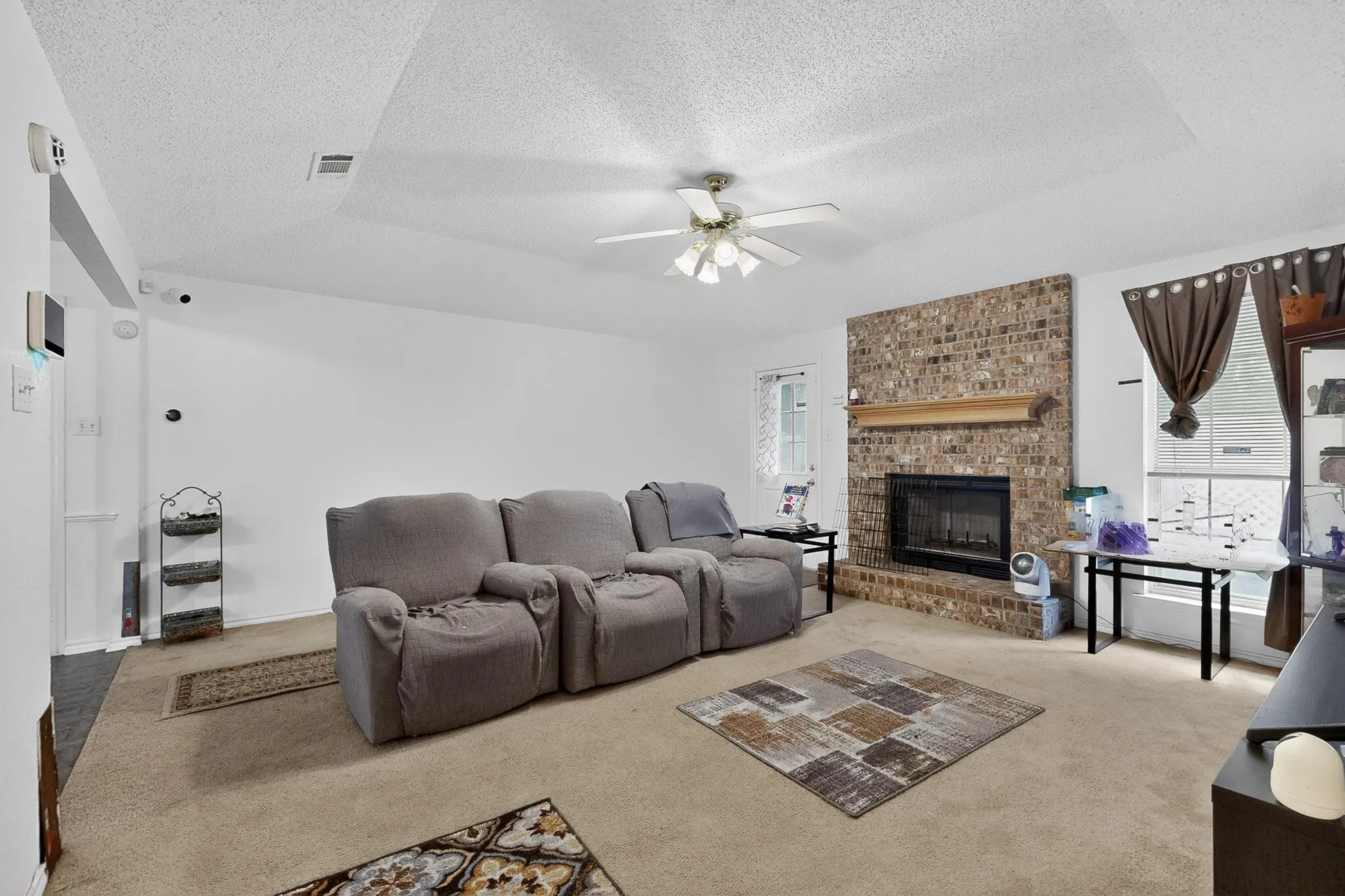 Single Family Residence For Sale in Ellis County , 412 Tara Lane, Red Oak, Texas 75154, 3 Bedroom, 2 Bathroom, 2 Garage spaces, 1,408 Sqft, built in 1997, Preowned, mls#21239492, Real Estate Agent in Red Oak, Homes For Sale in Ellis county, Homes For Sale in Red Oak, Realtor in Red Oak Texas, Real Estate Brokerage Independent Realty Texas, Luminita Cordes Realtor
