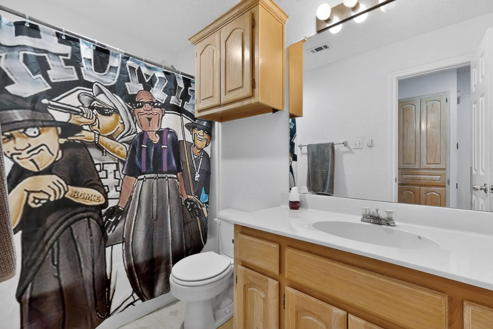Single Family Residence For Sale in Ellis County , 412 Tara Lane, Red Oak, Texas 75154, 3 Bedroom, 2 Bathroom, 2 Garage spaces, 1,408 Sqft, built in 1997, Preowned, mls#21239492, Real Estate Agent in Red Oak, Homes For Sale in Ellis county, Homes For Sale in Red Oak, Realtor in Red Oak Texas, Real Estate Brokerage Independent Realty Texas, Luminita Cordes Realtor