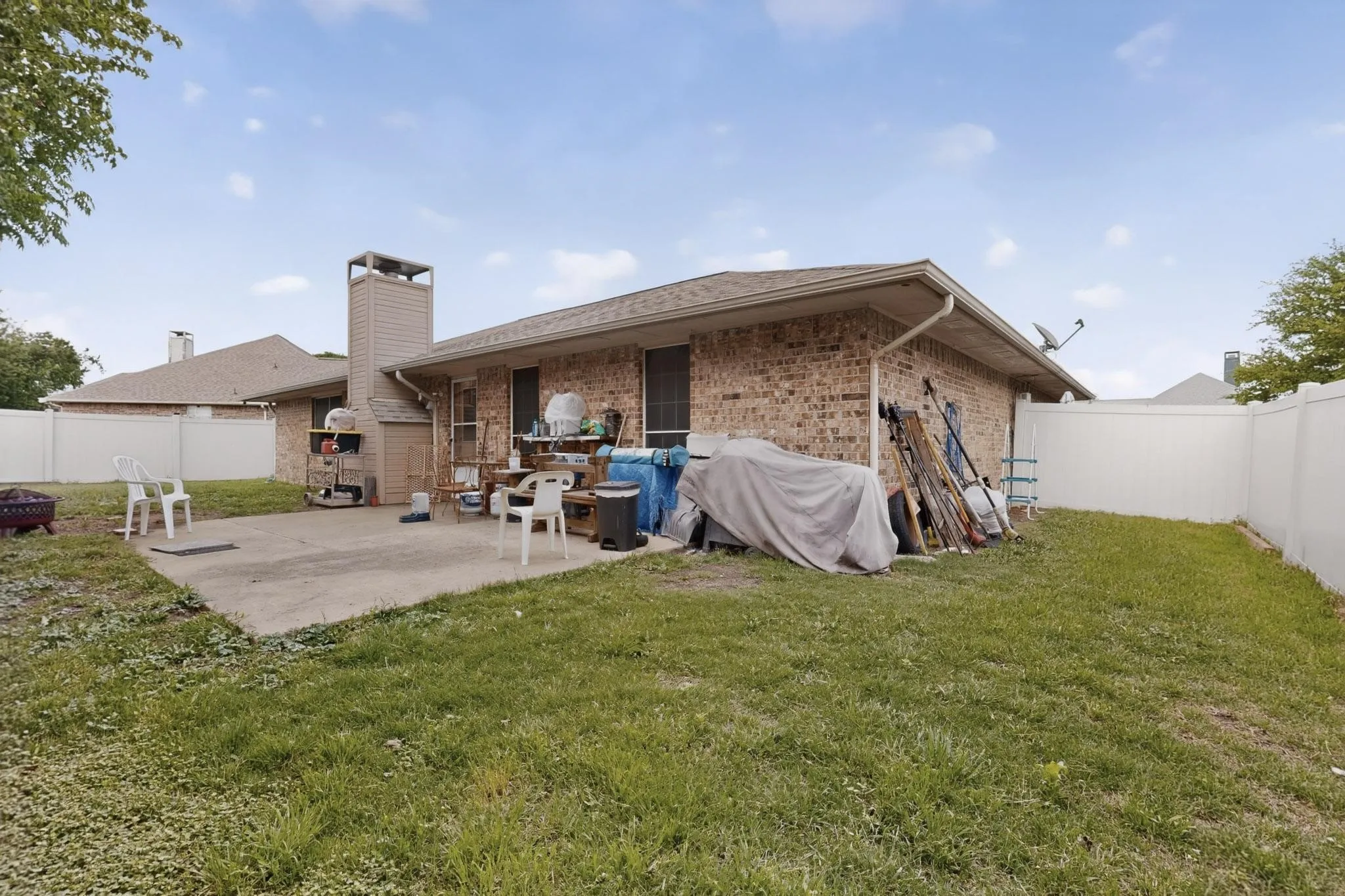 Single Family Residence For Sale in Ellis County , 412 Tara Lane, Red Oak, Texas 75154, 3 Bedroom, 2 Bathroom, 2 Garage spaces, 1,408 Sqft, built in 1997, Preowned, mls#21239492, Real Estate Agent in Red Oak, Homes For Sale in Ellis county, Homes For Sale in Red Oak, Realtor in Red Oak Texas, Real Estate Brokerage Independent Realty Texas, Luminita Cordes Realtor